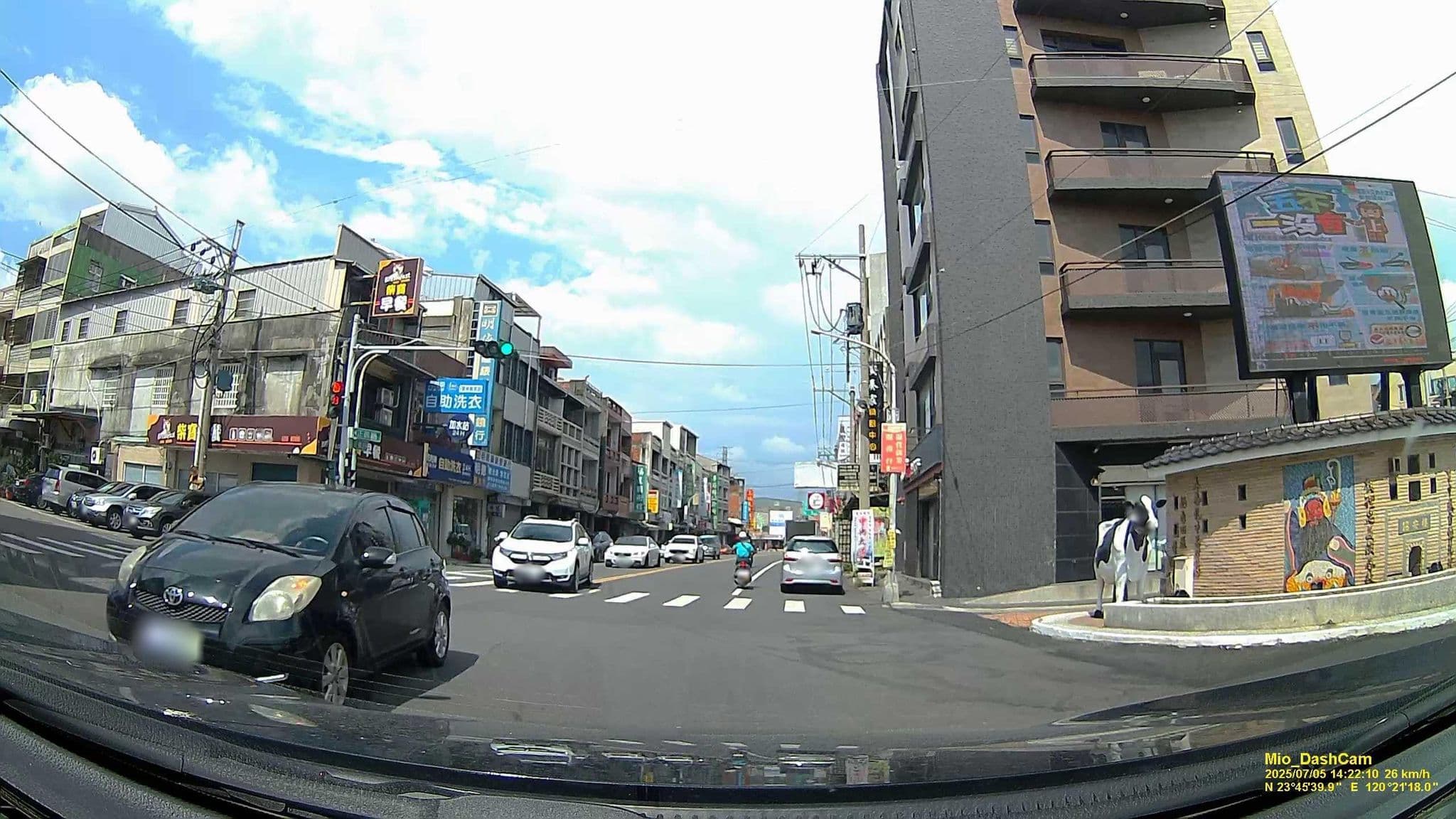Street view near Royal Garden Business Motel, Erlun — © hcyen (CC BY-SA · Mapillary)