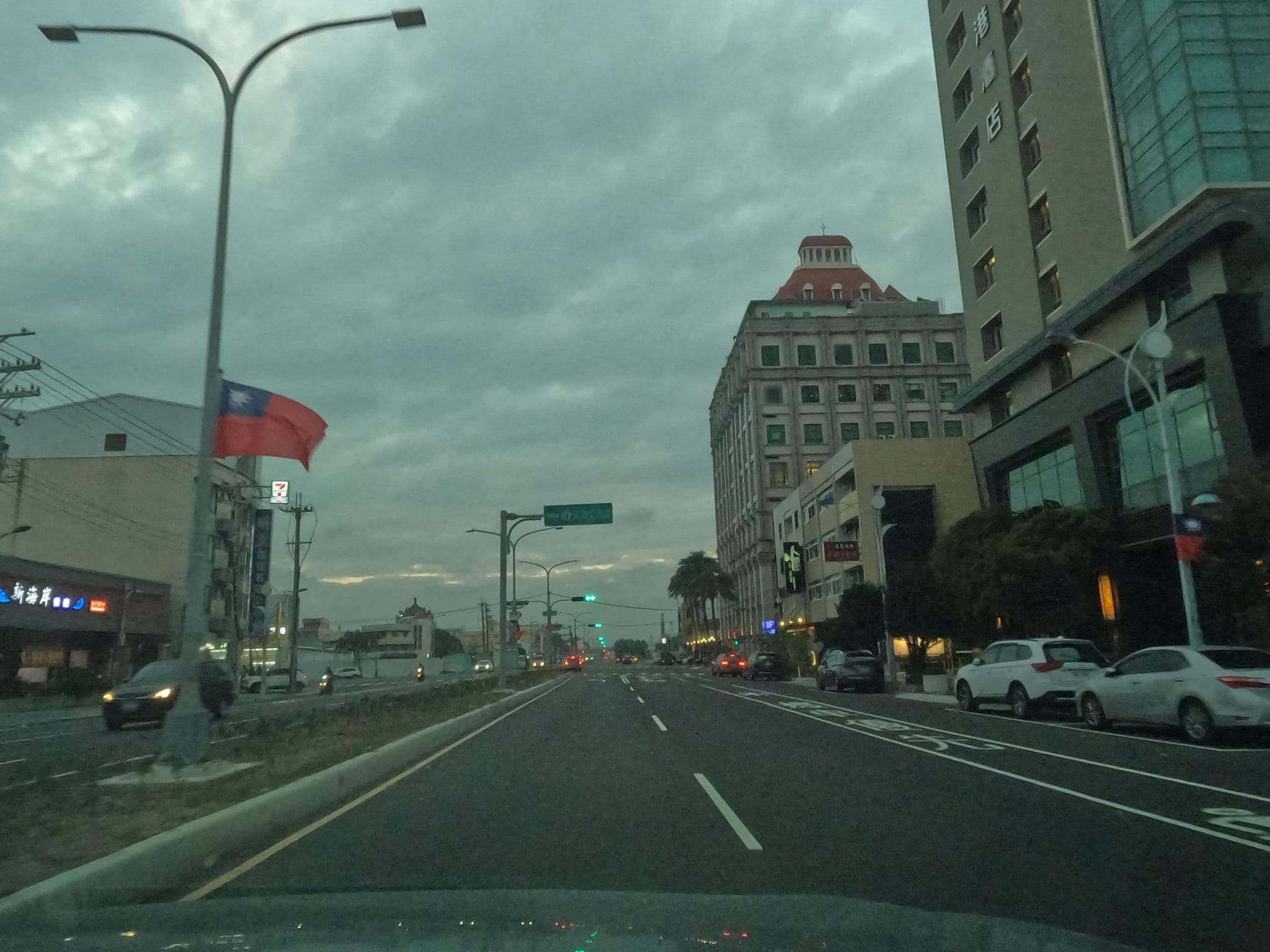 Street view near 台中港酒店, Buzi — © littlebtc (CC BY-SA · Mapillary)