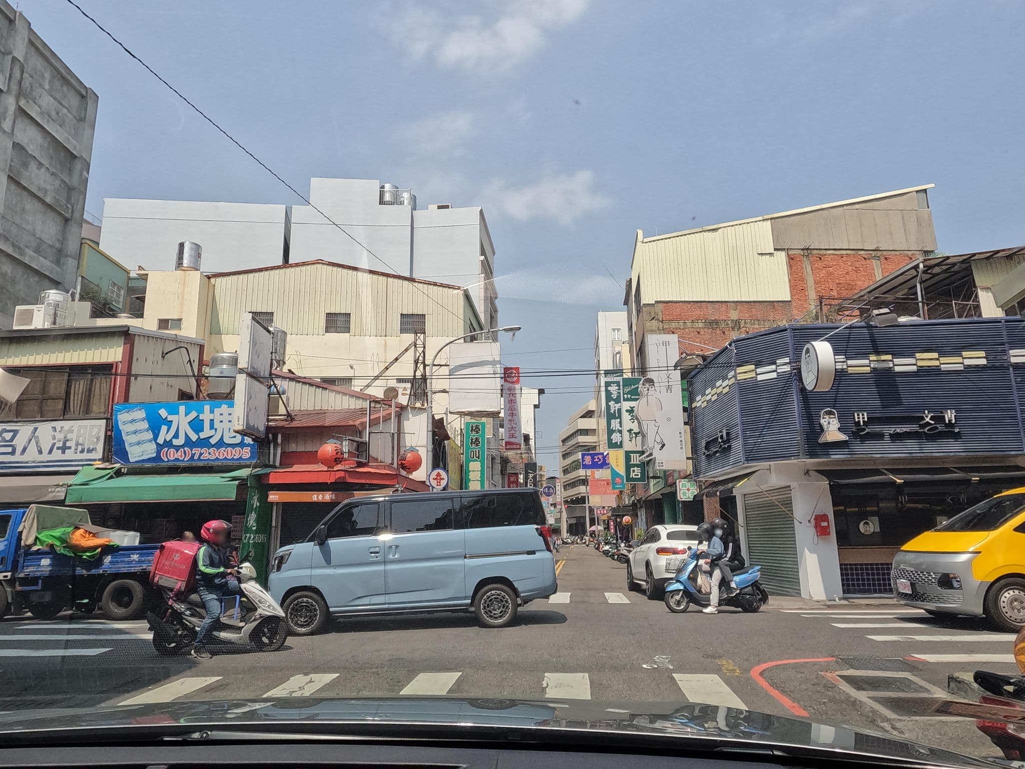 Street view near 新皇冠旅館, Changhua — © littlebtc (CC BY-SA · Mapillary)