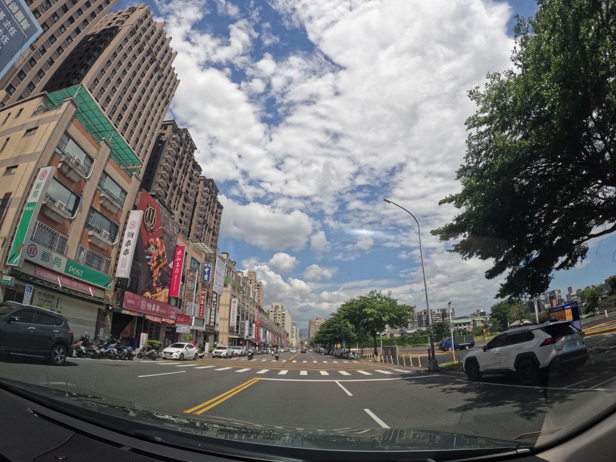Street view near WoW Backpacker 快乐玩家单车背包客栈, Buzi — © littlebtc (CC BY-SA · Mapillary)