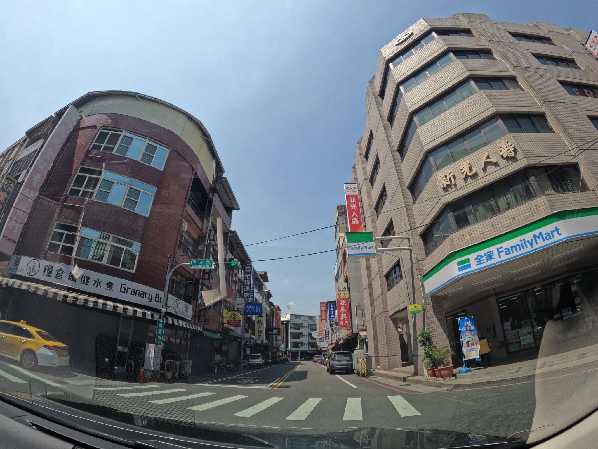 Street view near 環球大旅社, Caotun — © littlebtc (CC BY-SA · Mapillary)