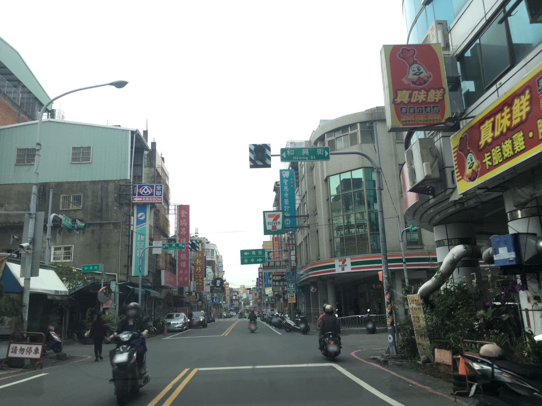 Street view near 萬國旅社, Caotun — © pty11111 (CC BY-SA · Mapillary)