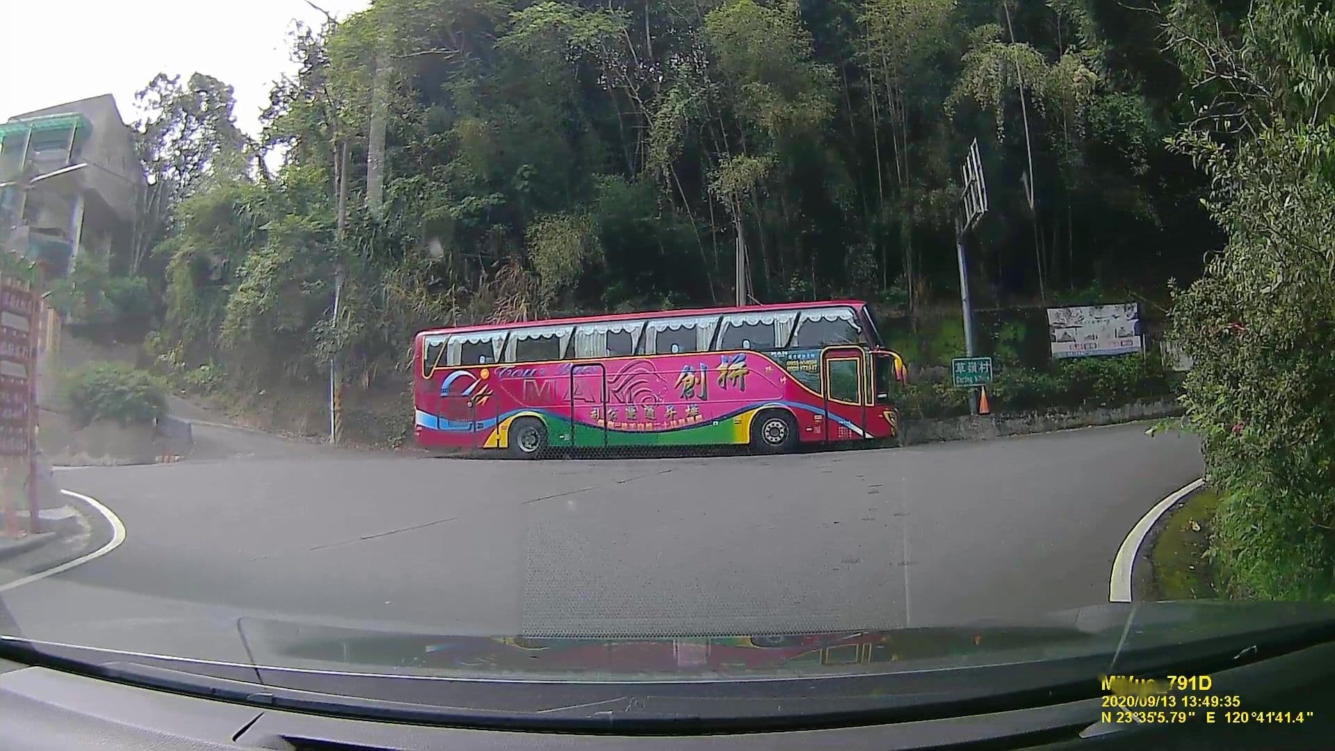 Street view near E HON繪本旅館, Lugu — © littlebtc (CC BY-SA · Mapillary)