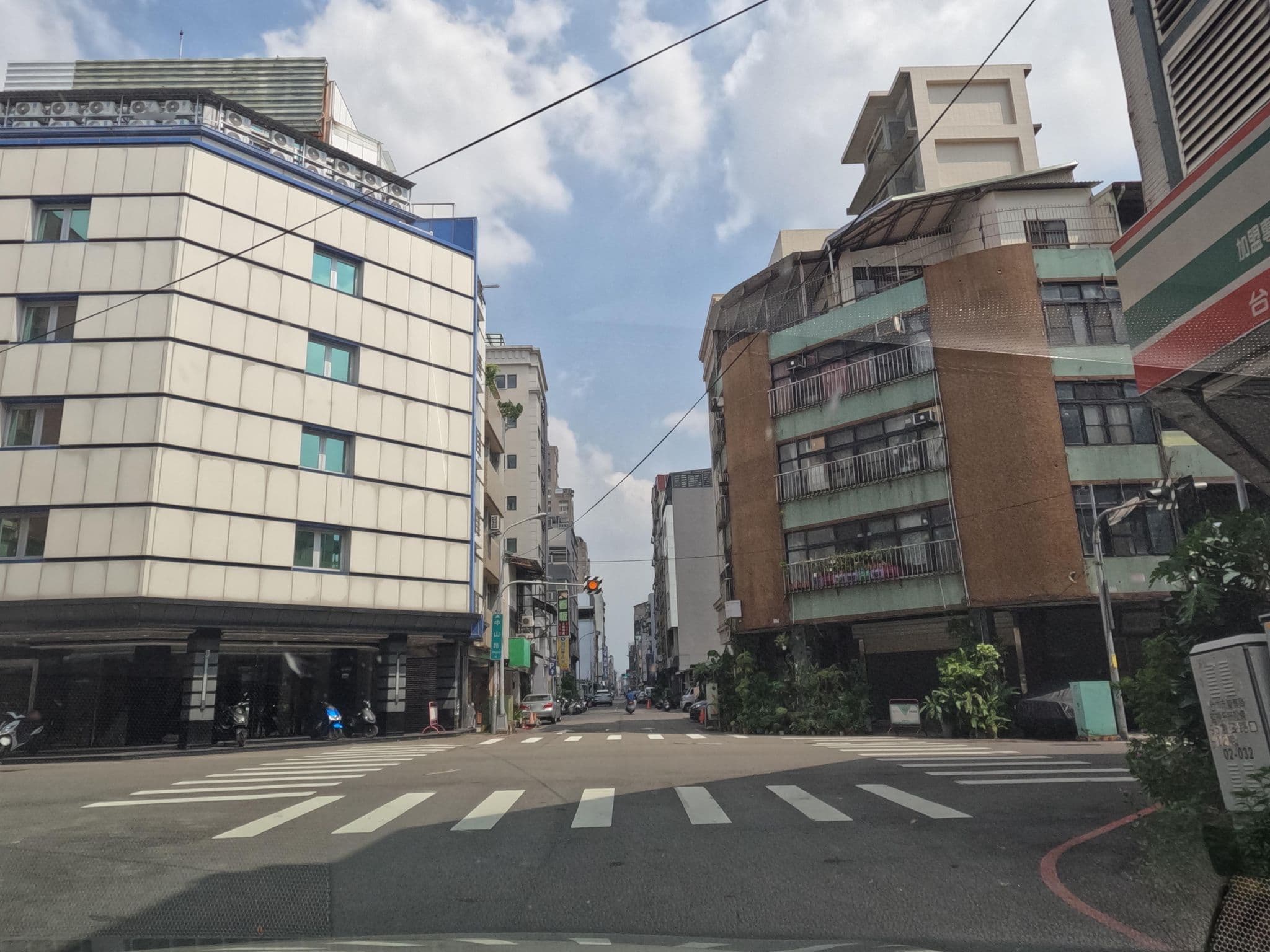 Street view near 高苑商務旅館 Kao Yuan Hotel, Taichung — © littlebtc (CC BY-SA · Mapillary)