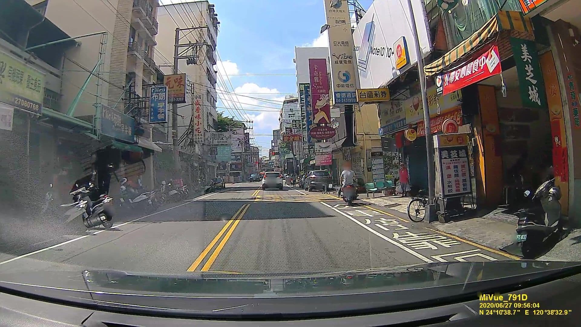 Street view near No. 5 Hostel, Taichung — © littlebtc (CC BY-SA · Mapillary)