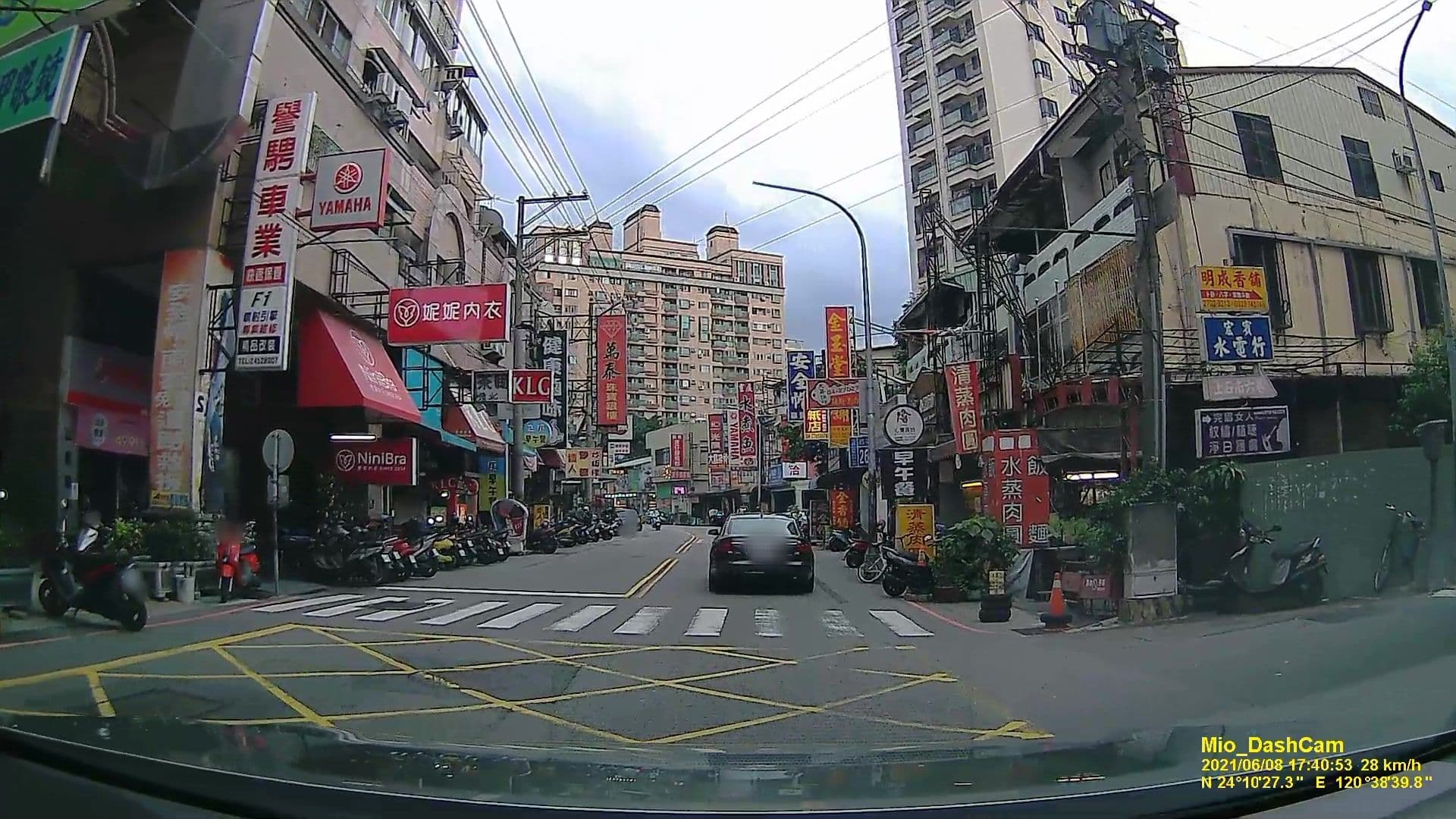 Street view near 逢甲旅棧, Taichung — © littlebtc (CC BY-SA · Mapillary)