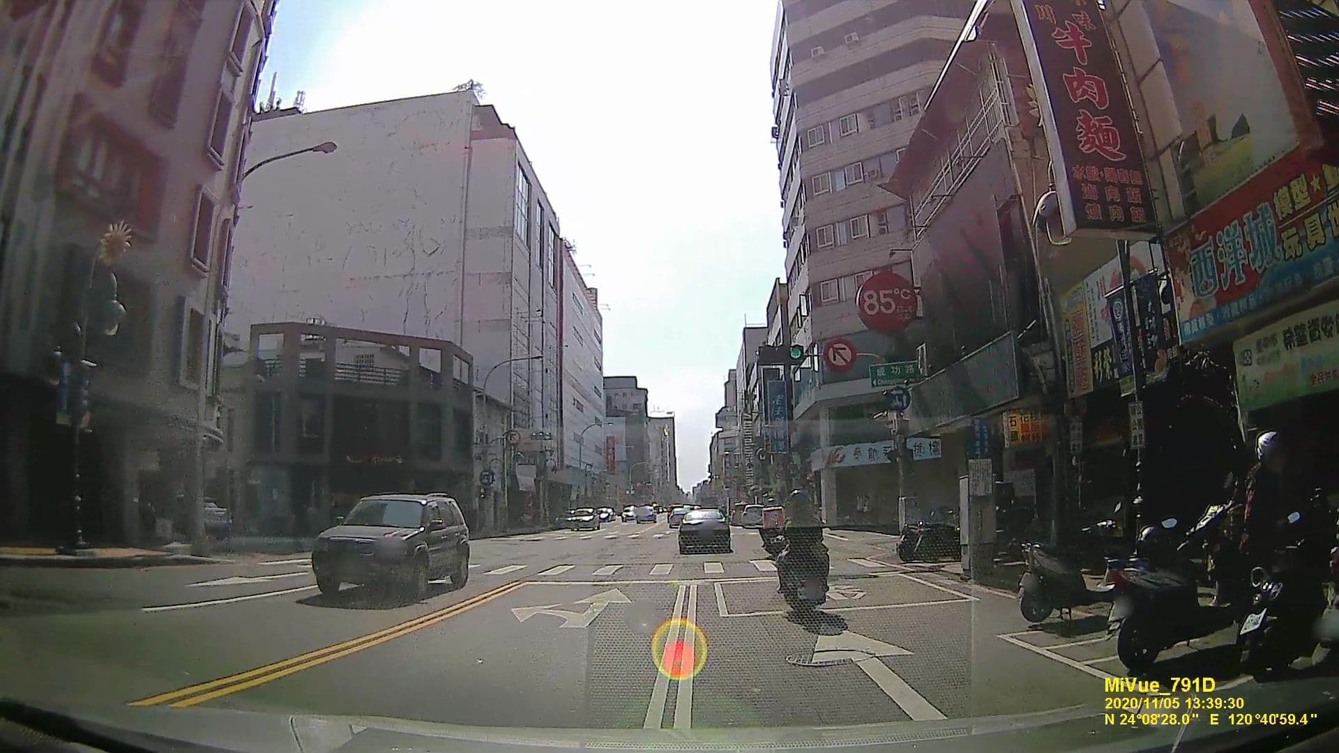 Street view near 承攜行旅 台中自由館, Taichung — © littlebtc (CC BY-SA · Mapillary)