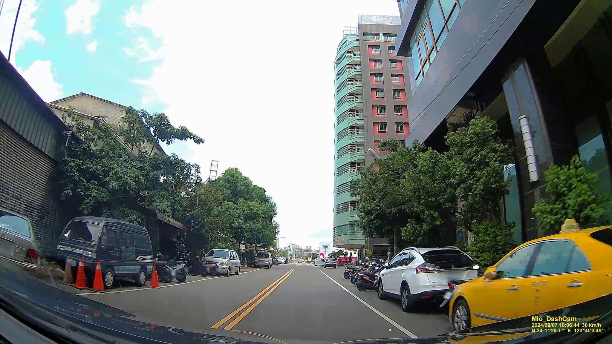 Street view near 1028, Taichung — © hcyen (CC BY-SA · Mapillary)