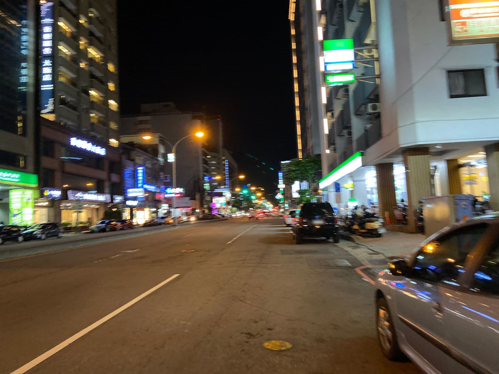 Street view near 創意时尚飯店, Taichung — © linsuyou (CC BY-SA · Mapillary)