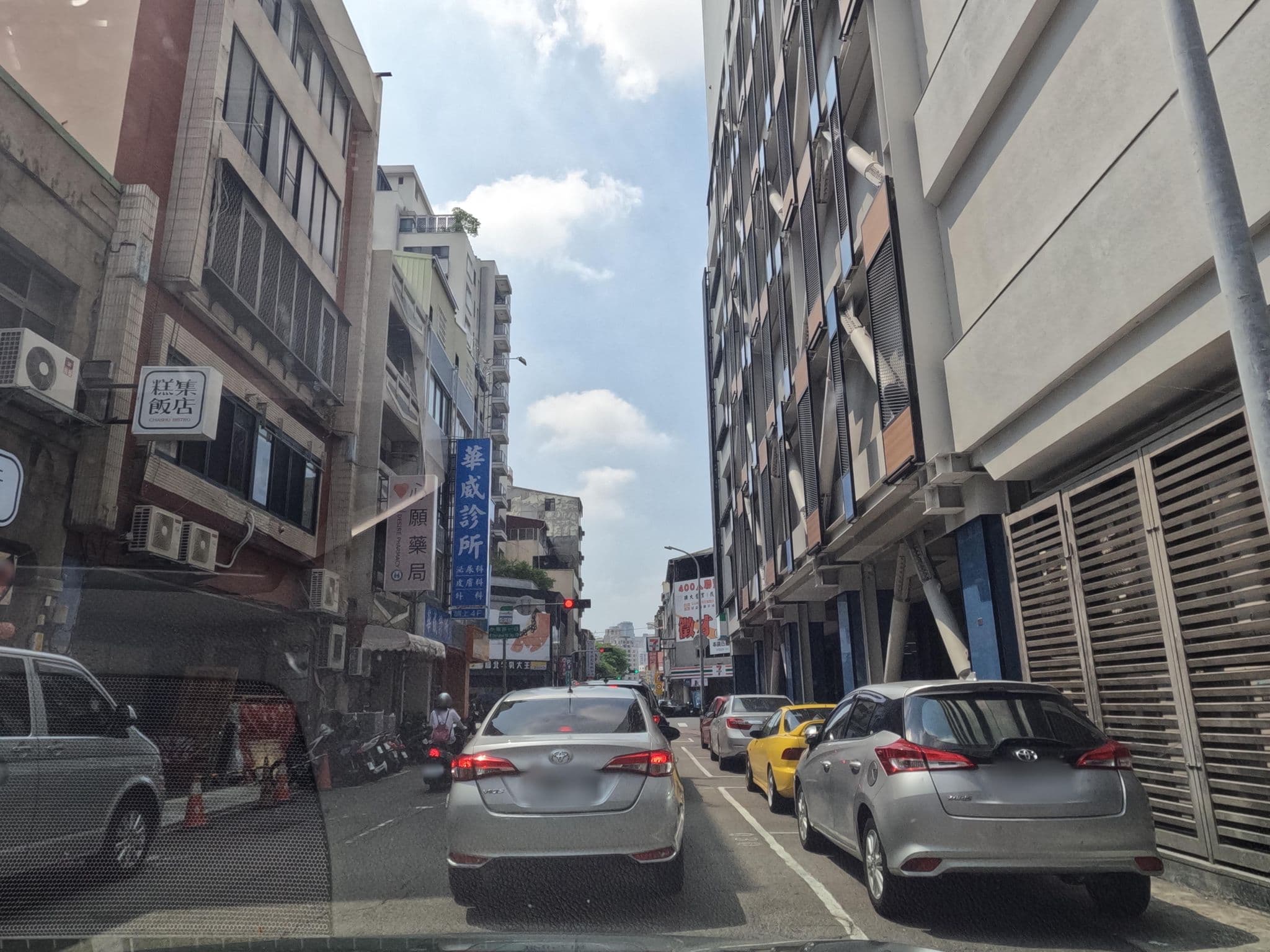 Street view near 紅點文旅 RedDot, Taichung — © littlebtc (CC BY-SA · Mapillary)