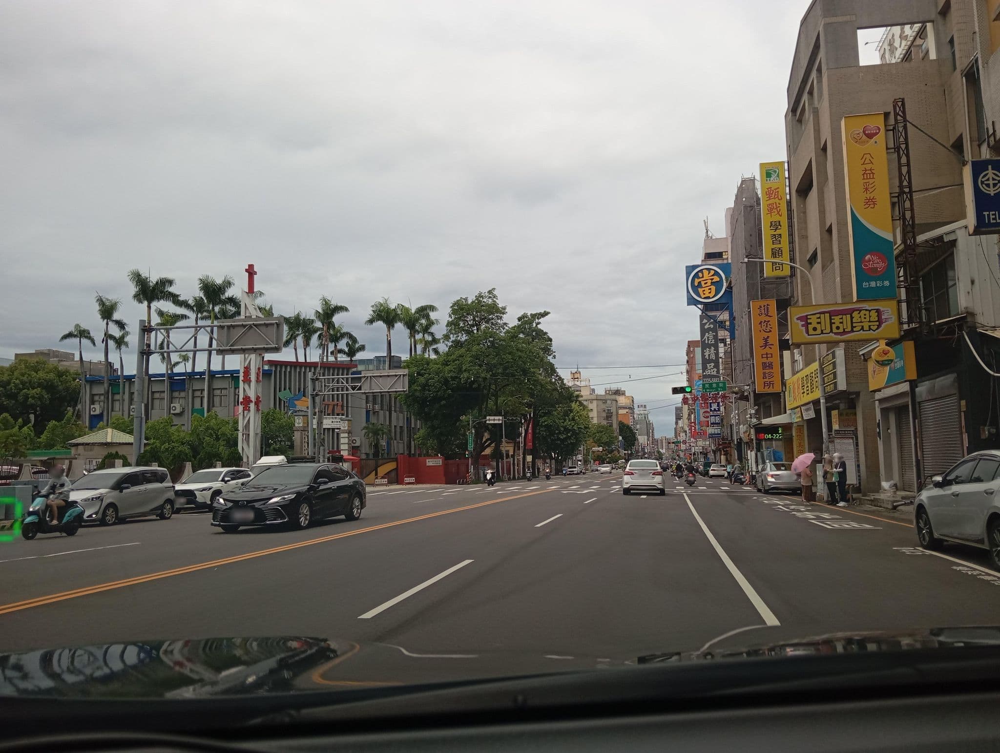 Street view near 鳳城大飯店, Taichung — © hcyen (CC BY-SA · Mapillary)
