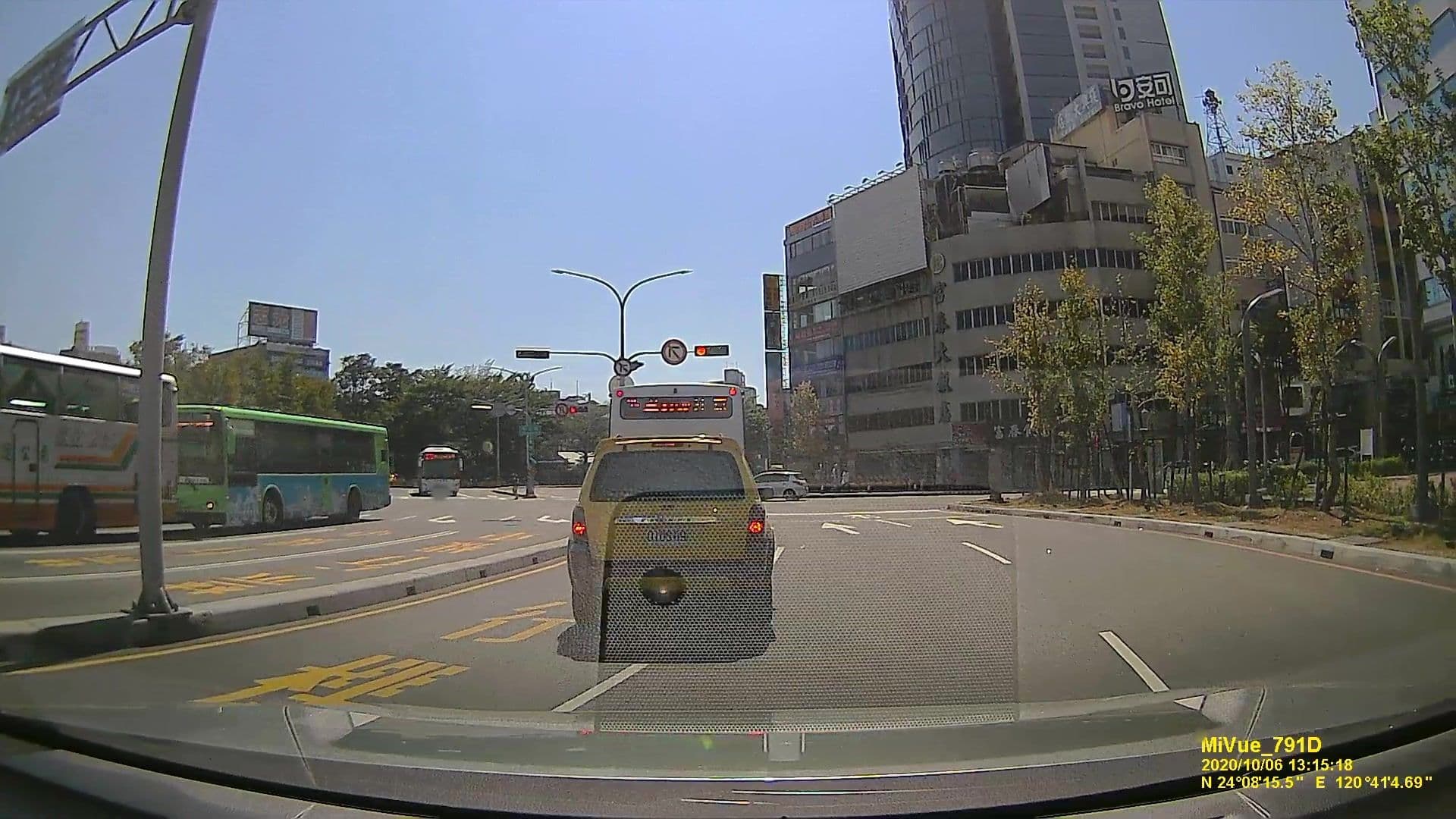 Street view near butler hotel, Taichung — © littlebtc (CC BY-SA · Mapillary)