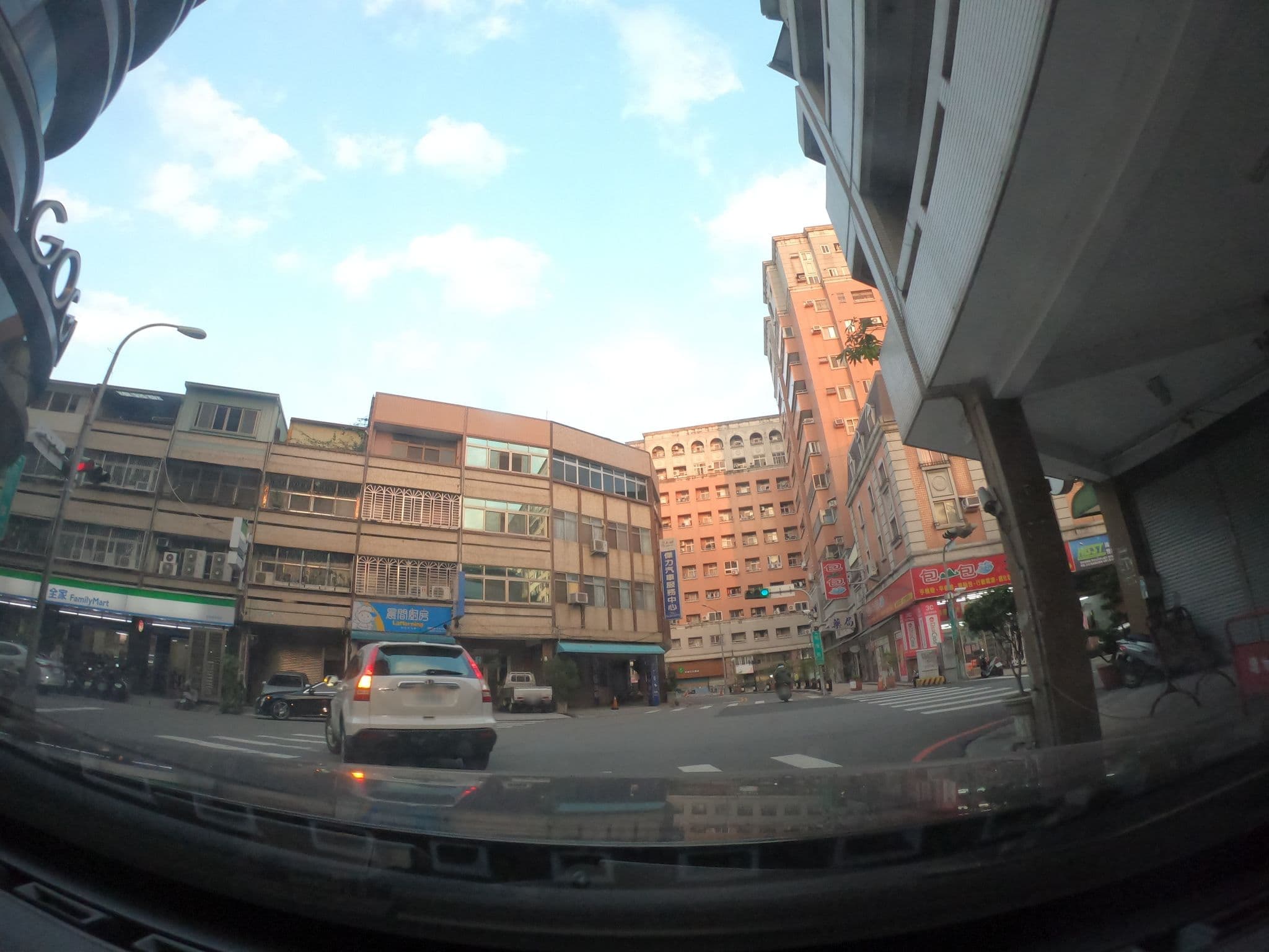 Street view near GOGO Hotel 富盛商旅, Taichung — © raymond2828520 (CC BY-SA · Mapillary)