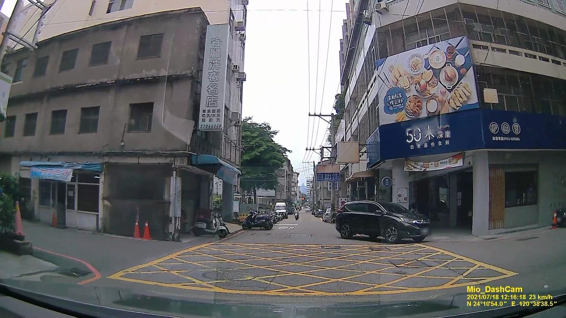 Street view near 逢甲花園 Feng Chia Garden, Taichung — © littlebtc (CC BY-SA · Mapillary)