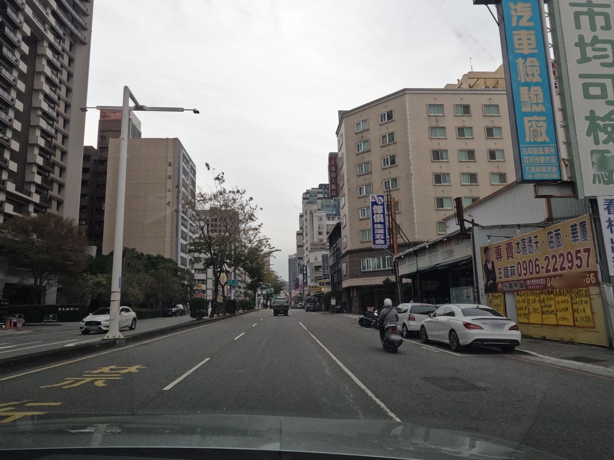 Street view near 台中五権店, Taichung — © littlebtc (CC BY-SA · Mapillary)