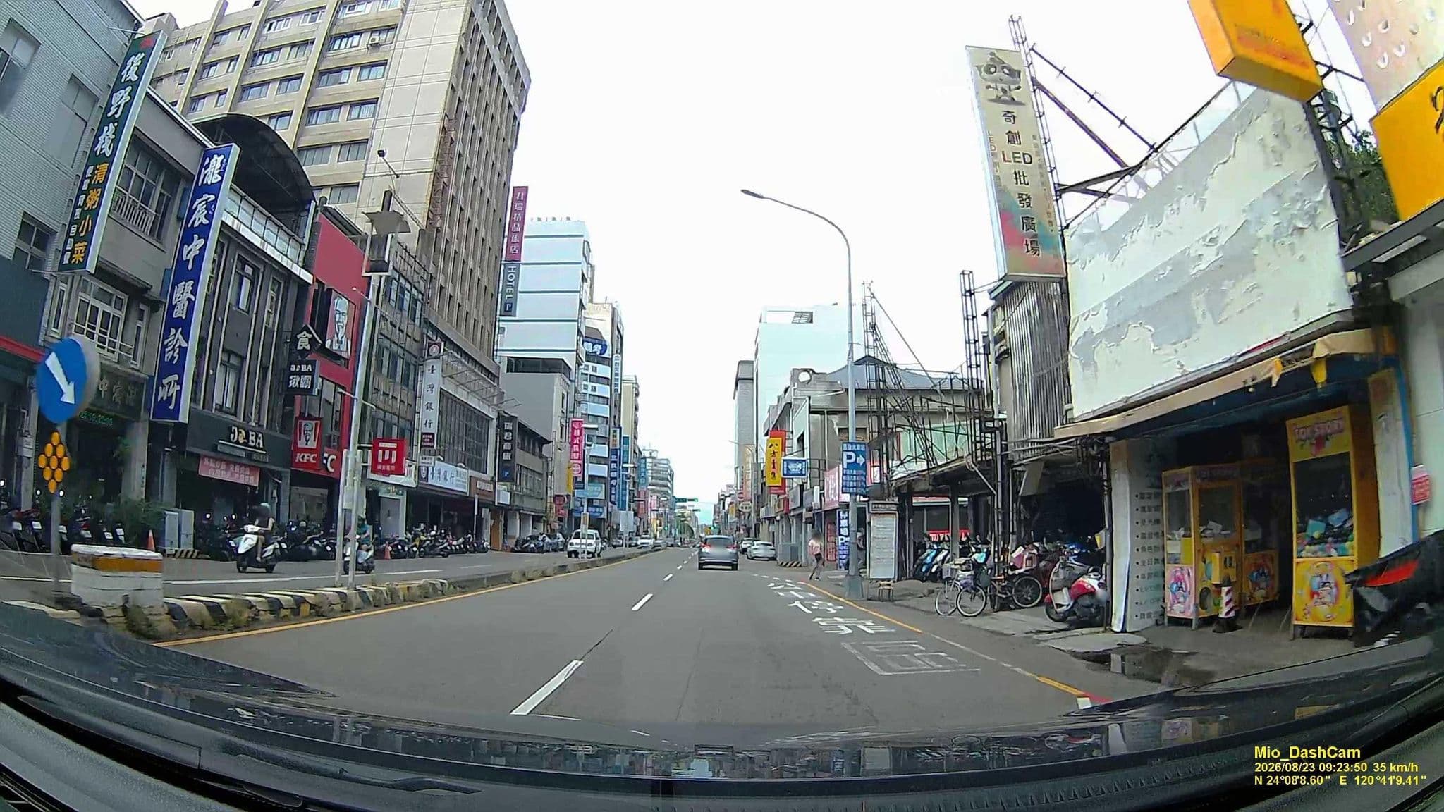 Street view near Zaw Jung Hotel, Taichung — © hcyen (CC BY-SA · Mapillary)