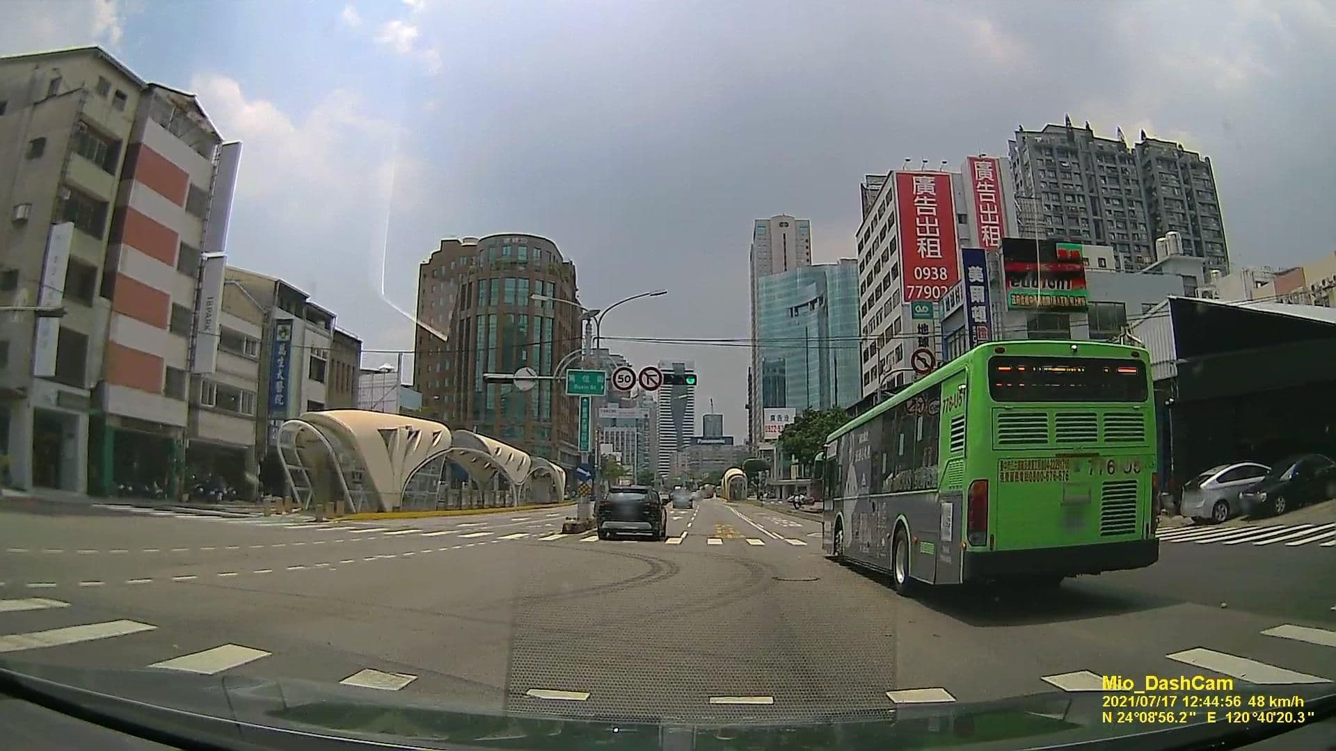 Street view near 皇家季節酒店 Royal Seasons Hotel, Taichung — © littlebtc (CC BY-SA · Mapillary)