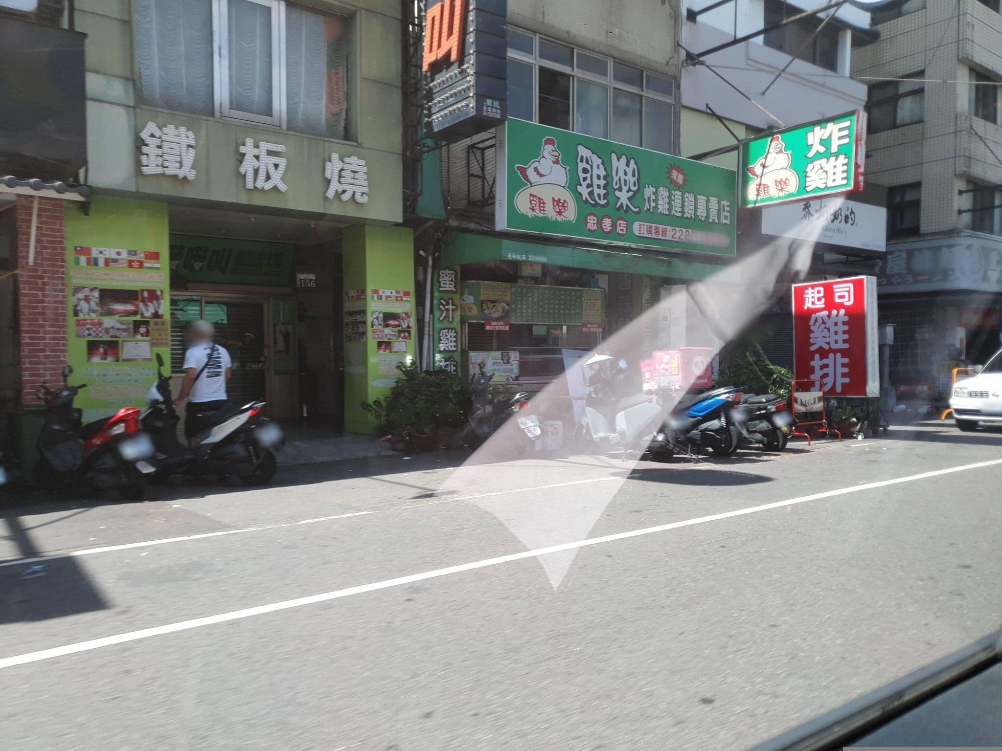 Street view near 黎閣旅館, Taichung — © stay347 (CC BY-SA · Mapillary)