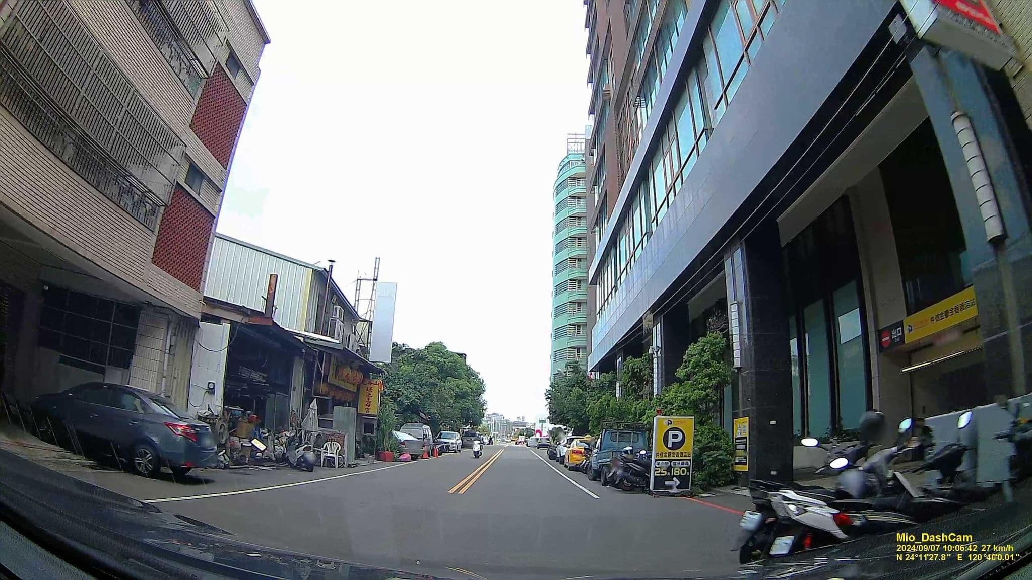 Street view near 台中兆品酒店, Taichung — © hcyen (CC BY-SA · Mapillary)