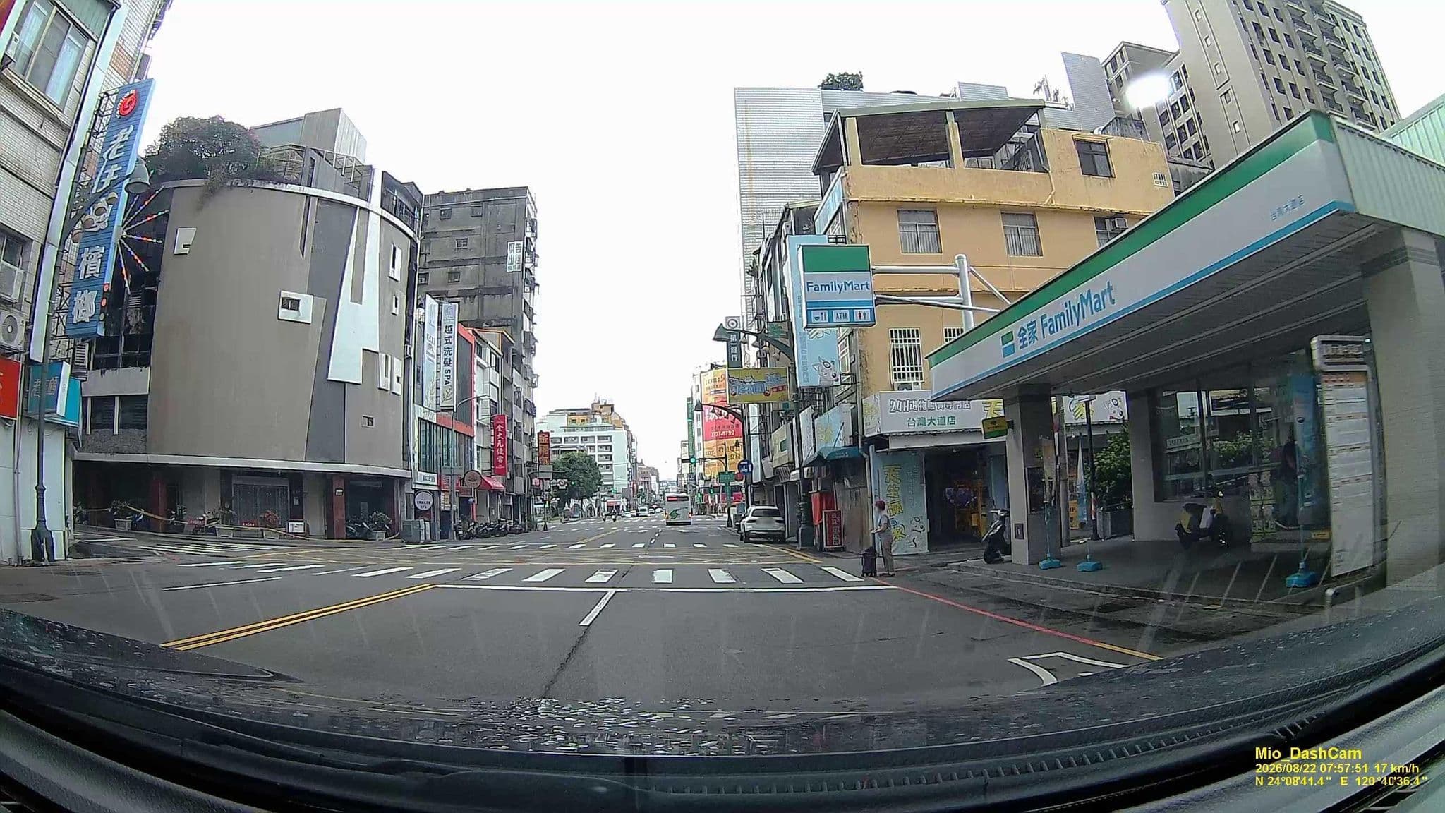 Street view near 玉山大旅社, Taichung — © hcyen (CC BY-SA · Mapillary)