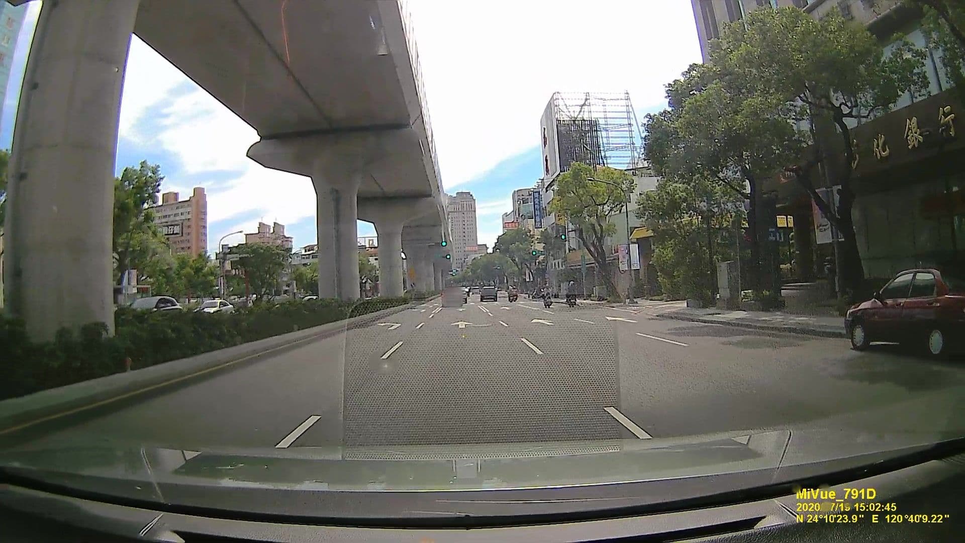 Street view near Kiwi Express Hotel 奇異果快捷酒店, Taichung — © littlebtc (CC BY-SA · Mapillary)