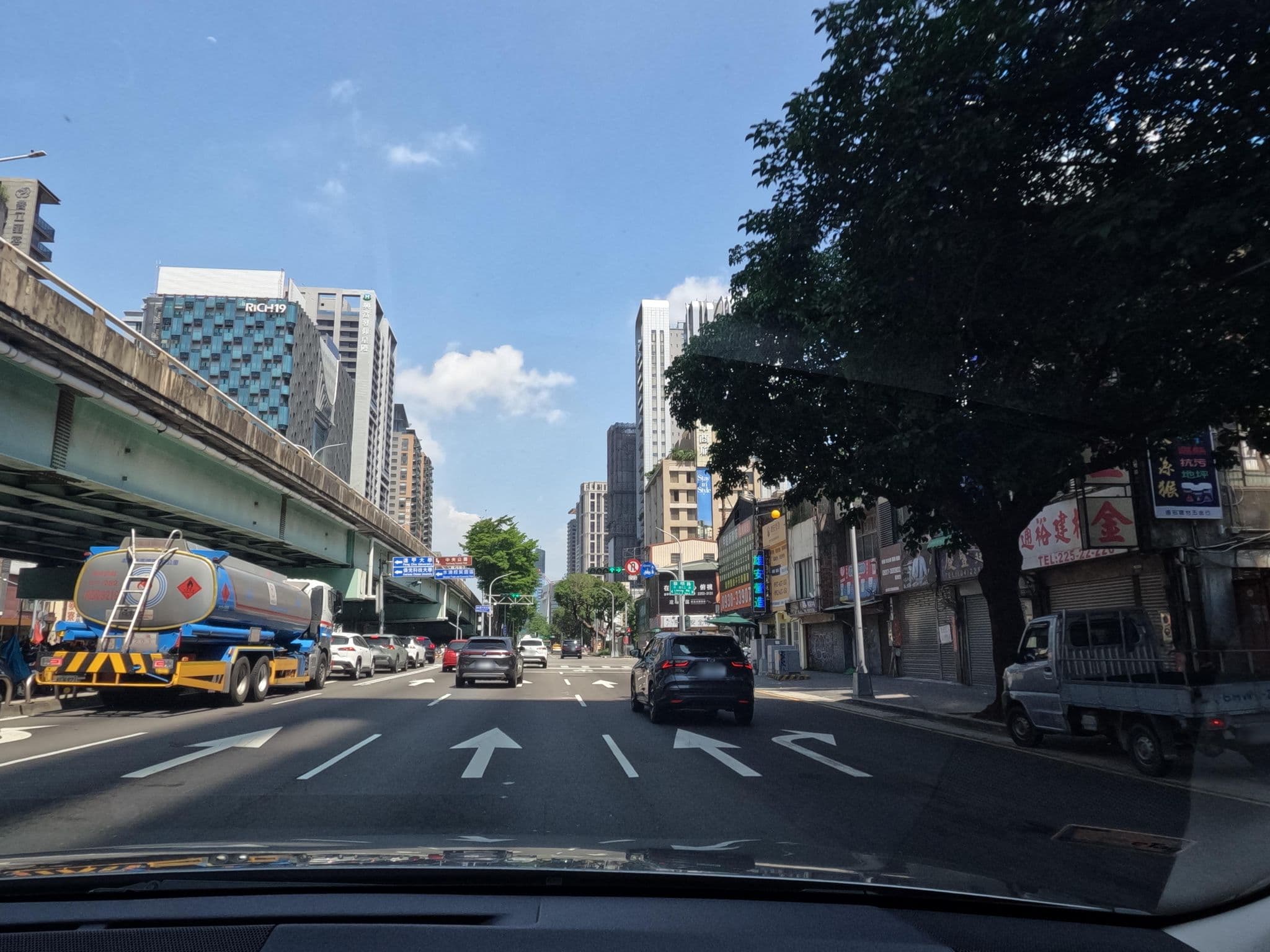 Street view near 富可汗商務汽車旅館, Taichung — © littlebtc (CC BY-SA · Mapillary)