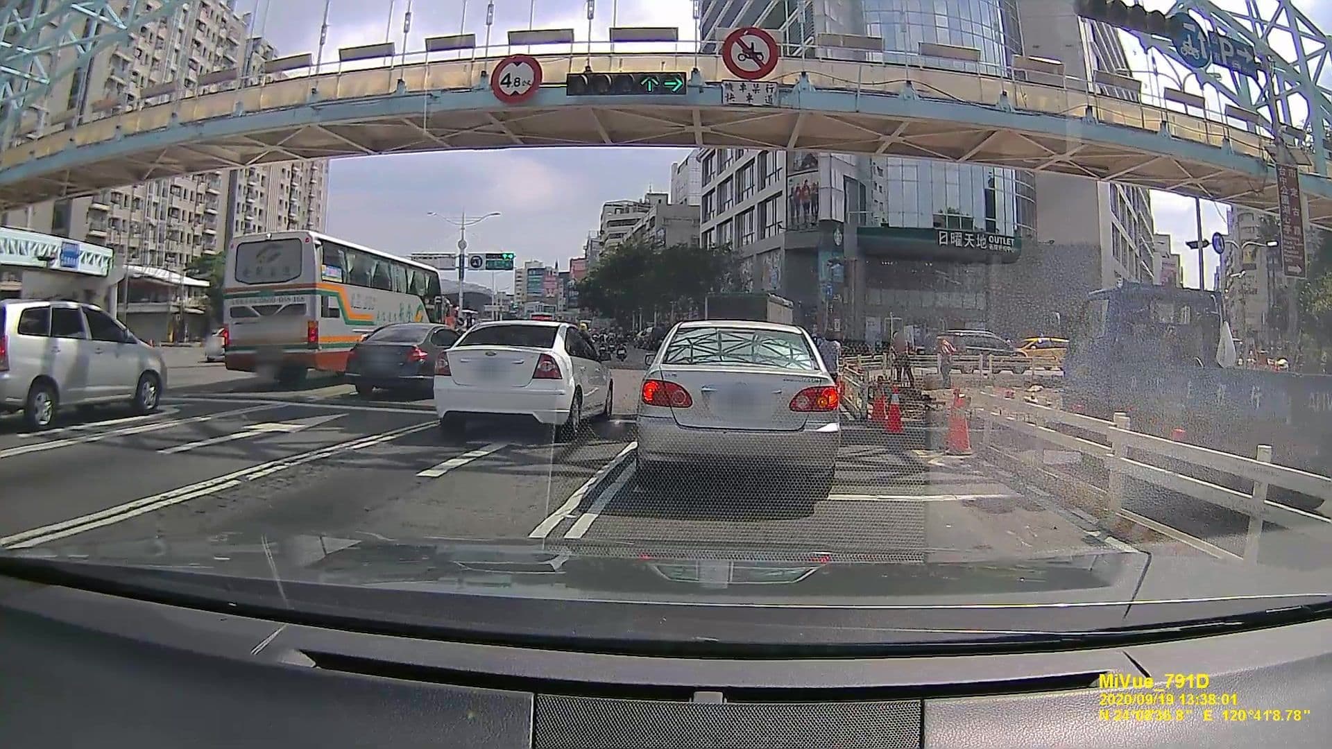 Street view near 金山莊大旅社, Taichung — © littlebtc (CC BY-SA · Mapillary)