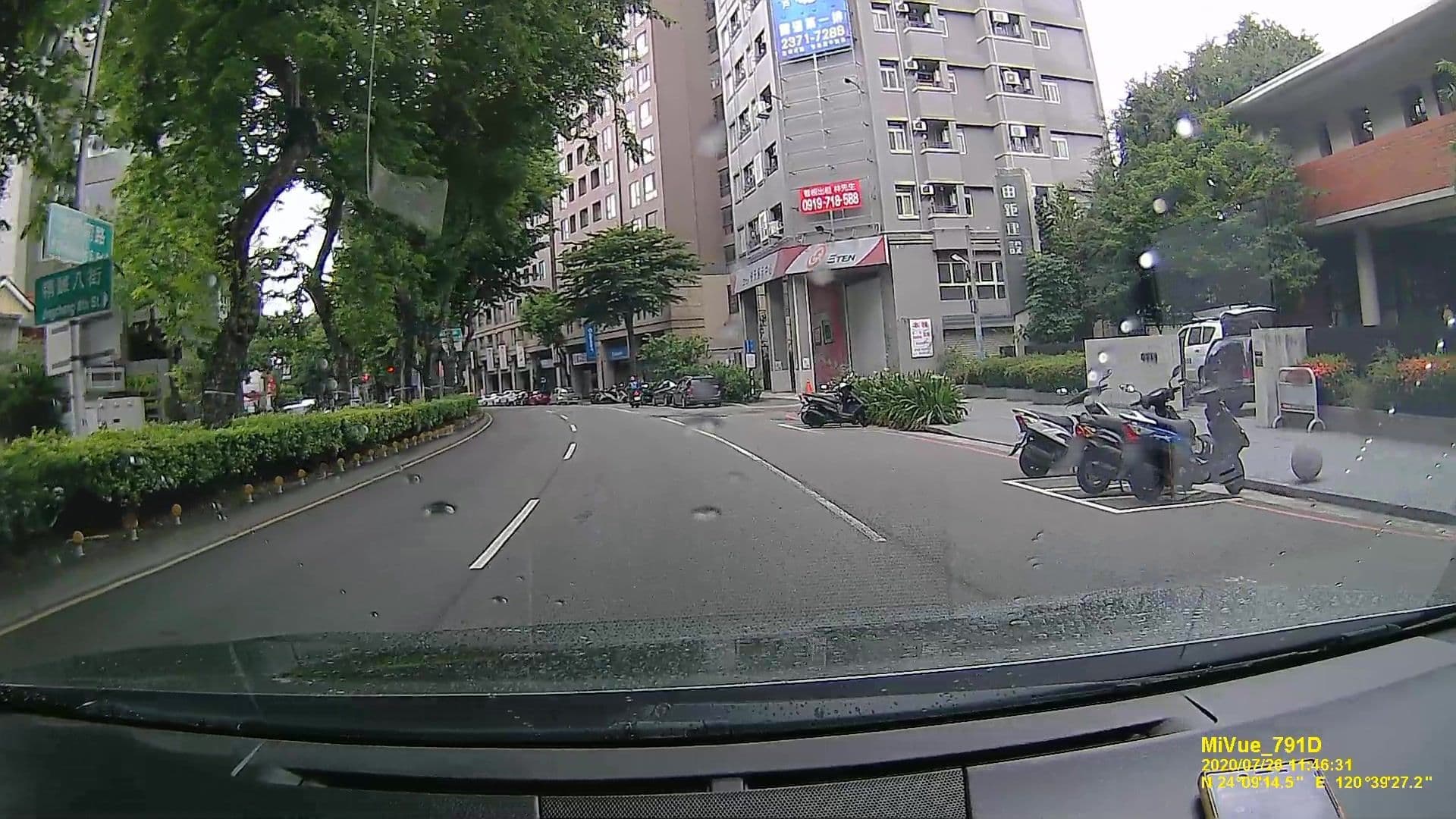 Street view near 台中鳥日子 Hotel Day+, Taichung — © littlebtc (CC BY-SA · Mapillary)