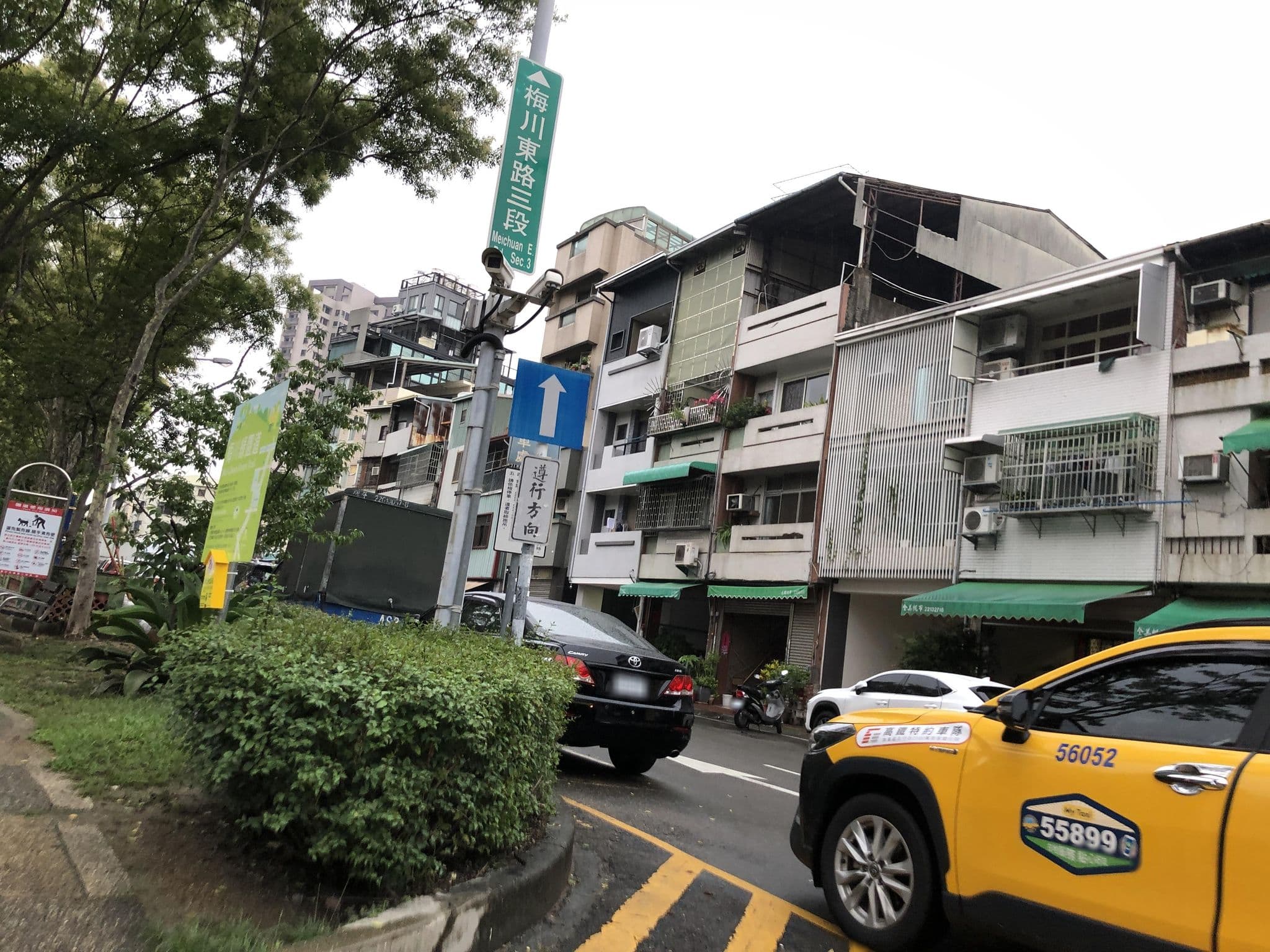Street view near 香榭大飯店, Taichung — © monica_migu (CC BY-SA · Mapillary)