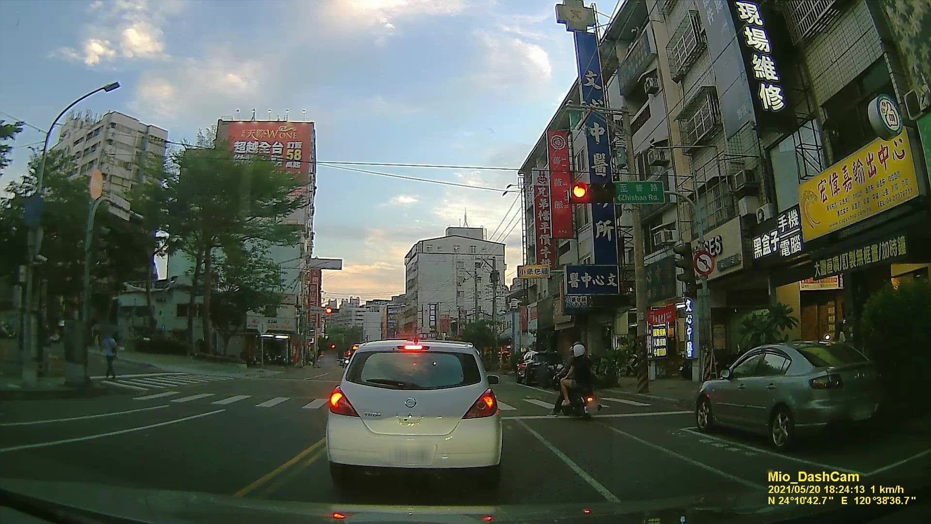 Street view near 逢甲 920, Taichung — © littlebtc (CC BY-SA · Mapillary)