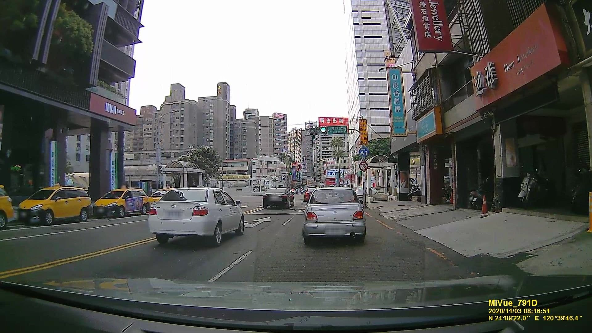 Street view near 台中金典酒店 Splendor Hotel Taichung, Taichung — © littlebtc (CC BY-SA · Mapillary)