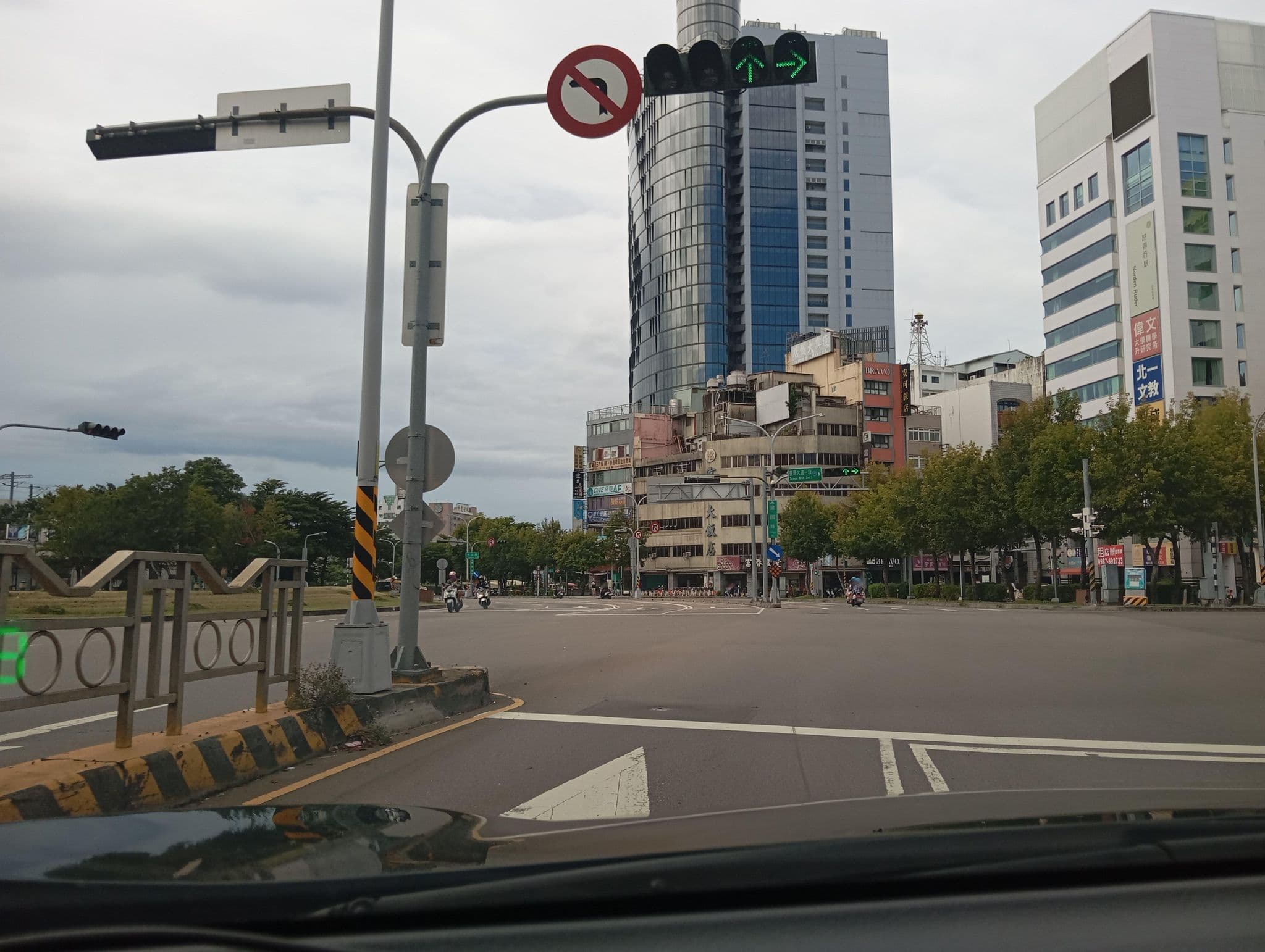 Street view near 中欣商務精品飯店, Taichung — © hcyen (CC BY-SA · Mapillary)
