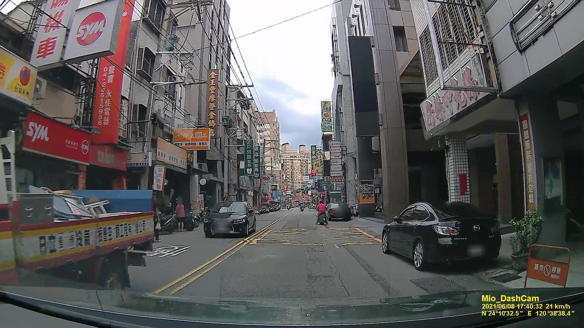 Street view near FengChia Inn, Taichung — © littlebtc (CC BY-SA · Mapillary)