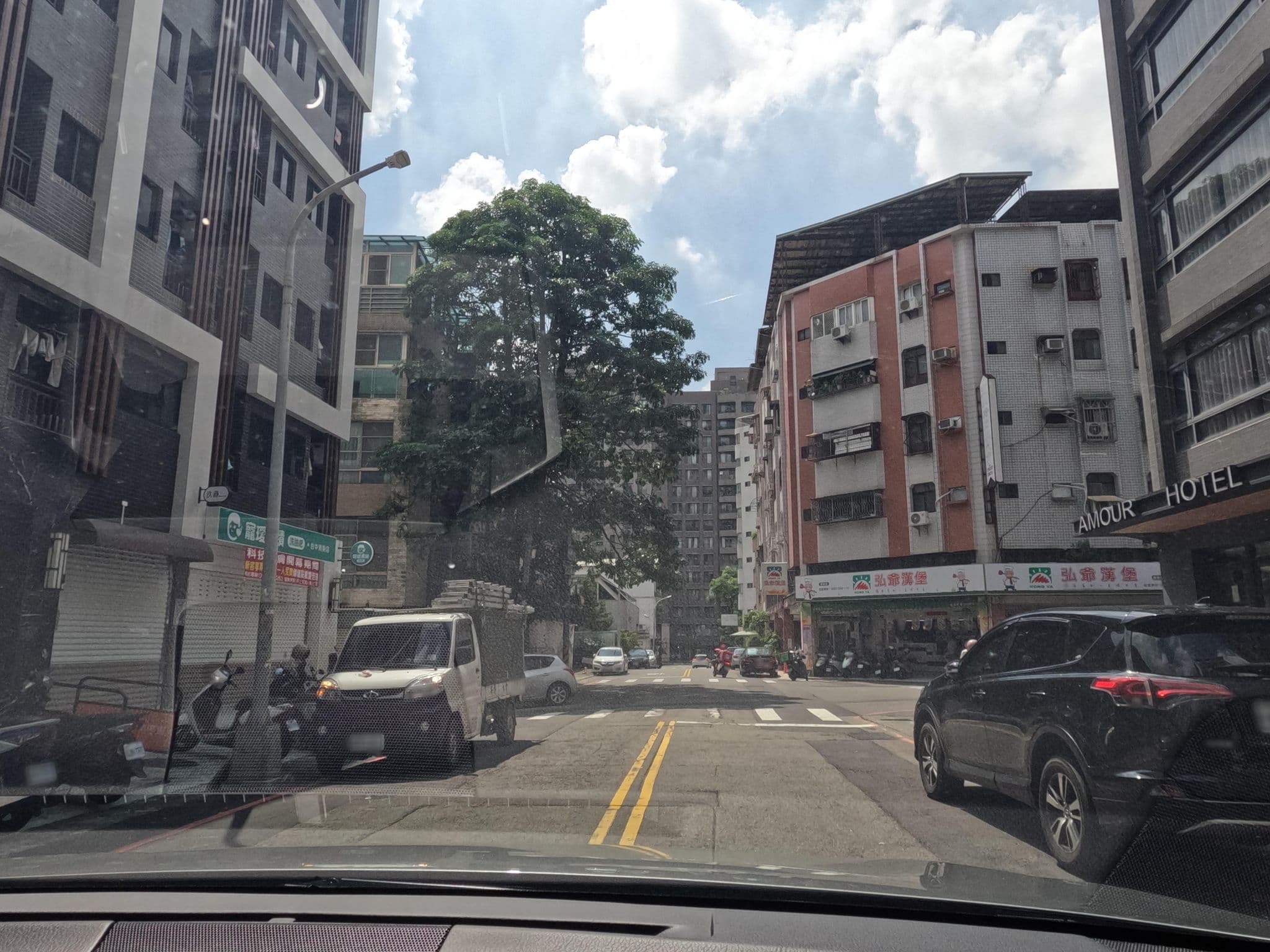 Street view near 台中愛戀旅店 Taichung Amour Hotel, Taichung — © littlebtc (CC BY-SA · Mapillary)