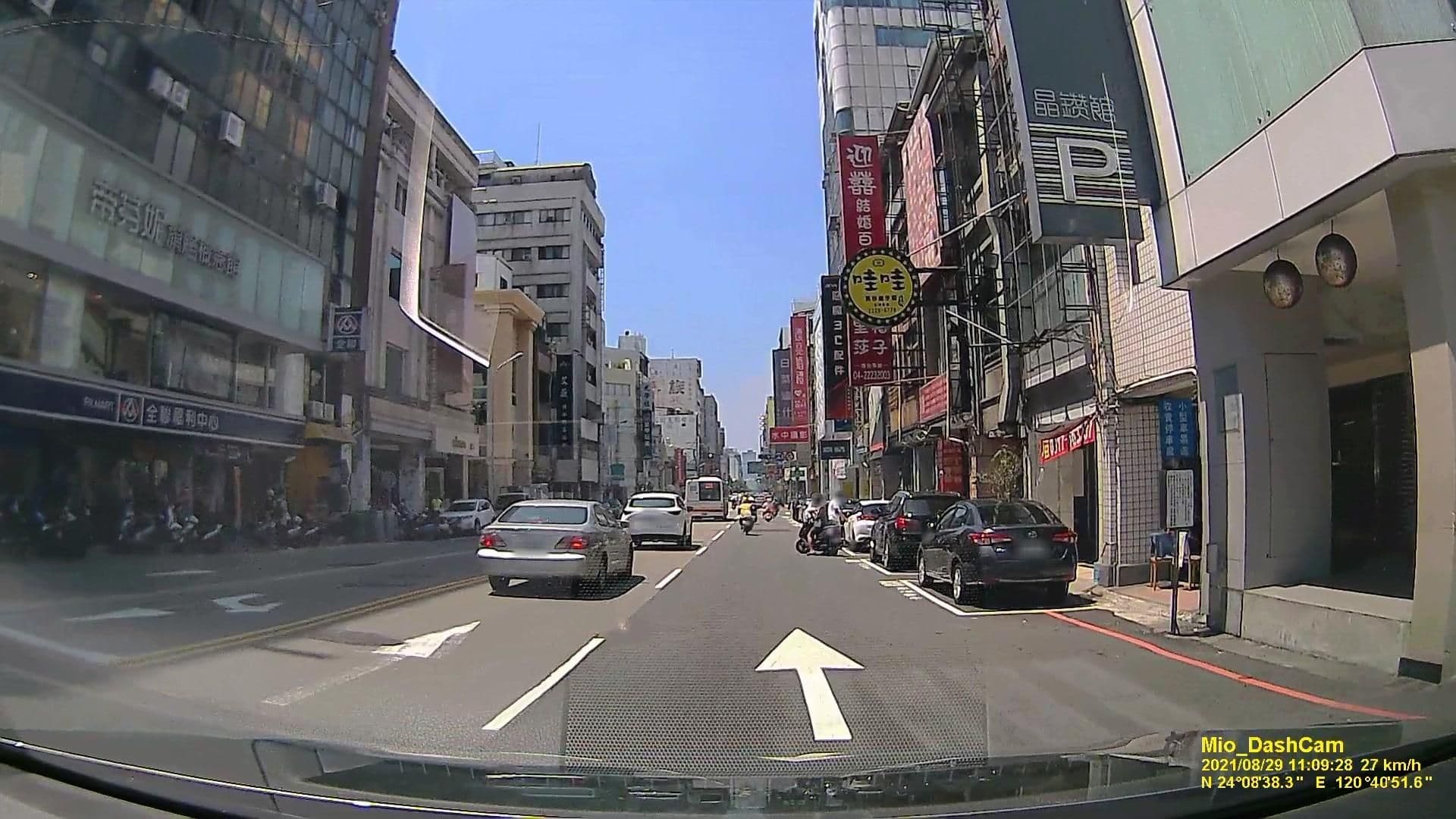 Street view near 銀河別館, Taichung — © littlebtc (CC BY-SA · Mapillary)