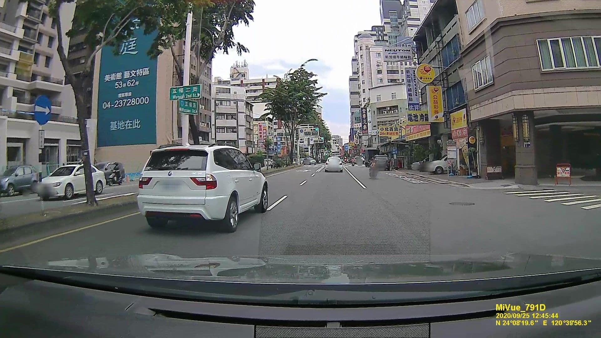 Street view near 豪爵大飯店, Taichung — © littlebtc (CC BY-SA · Mapillary)