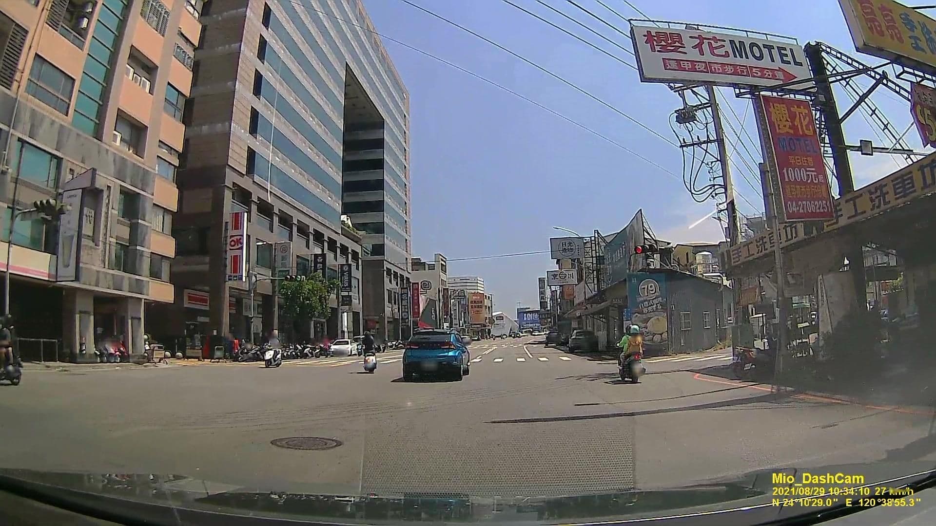 Street view near 櫻花汽車旅館, Taichung — © littlebtc (CC BY-SA · Mapillary)