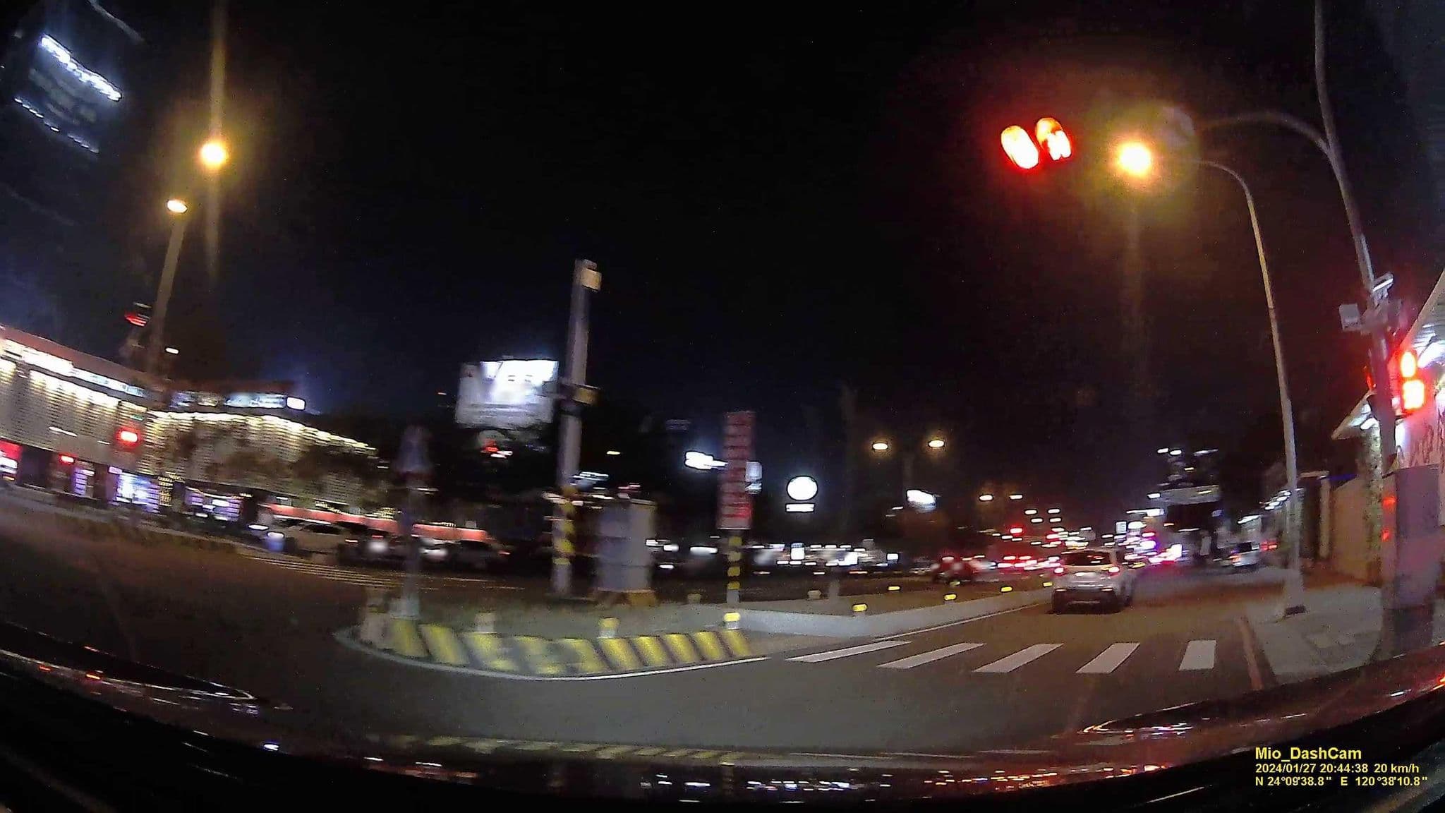 Street view near 左岸汽車旅館, Taichung — © hcyen (CC BY-SA · Mapillary)