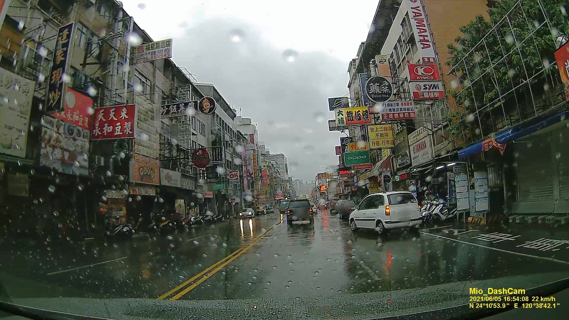 Street view near 夢遊啵啵啵 Dreambobobo, Taichung — © littlebtc (CC BY-SA · Mapillary)