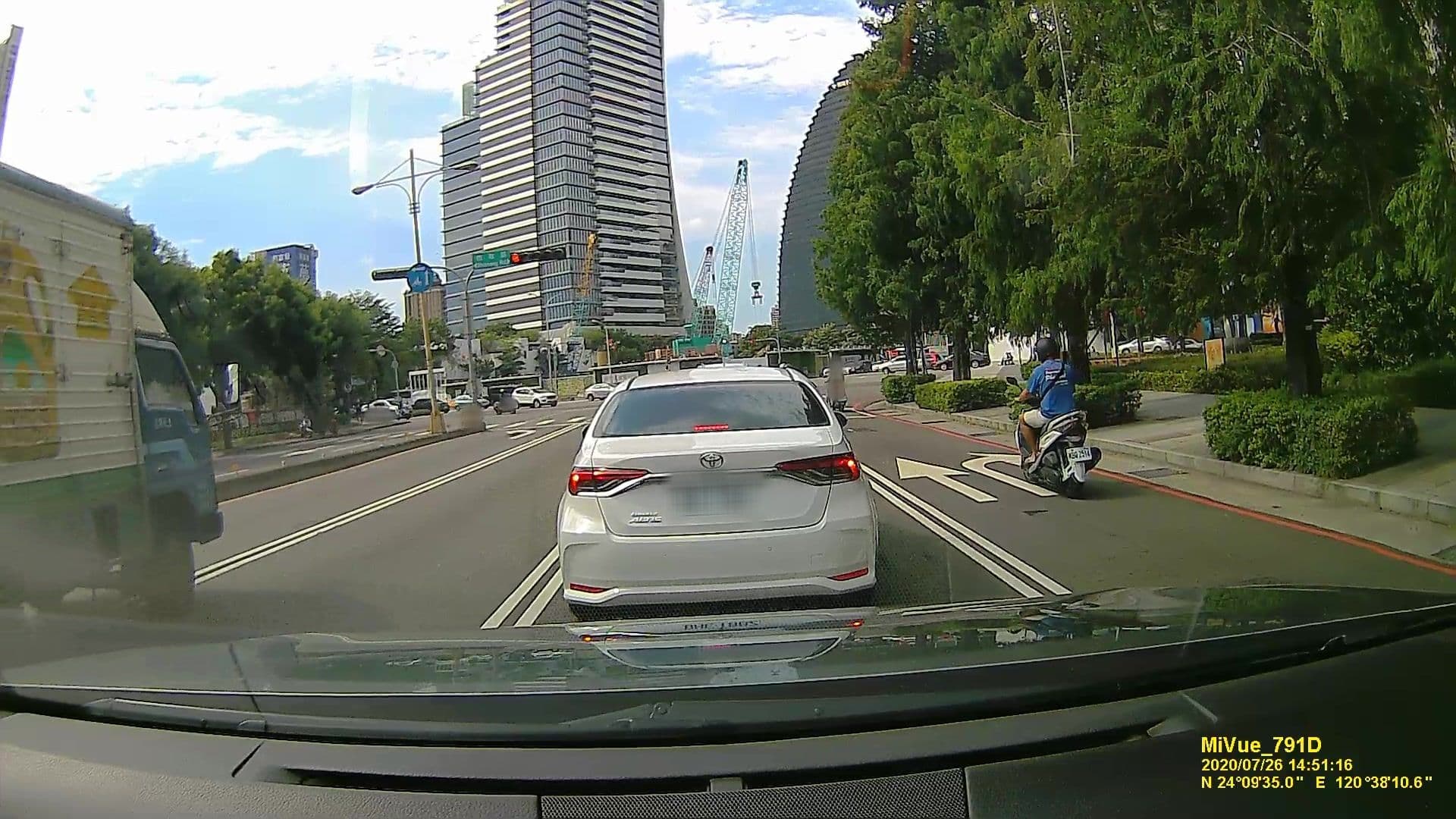Street view near 夏卡爾汽車旅館, Taichung — © littlebtc (CC BY-SA · Mapillary)