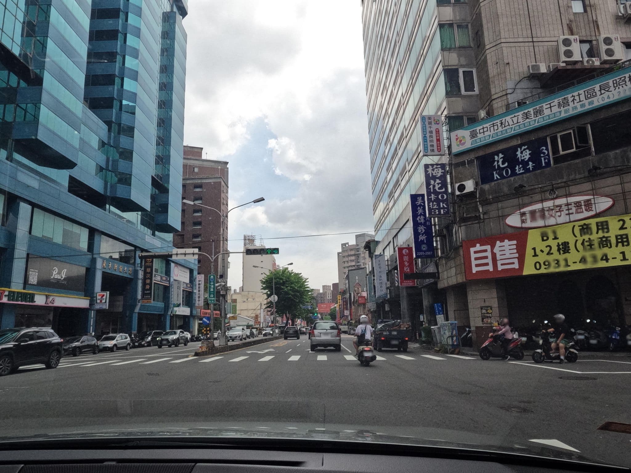 Street view near Stay Hotel, Taichung — © littlebtc (CC BY-SA · Mapillary)