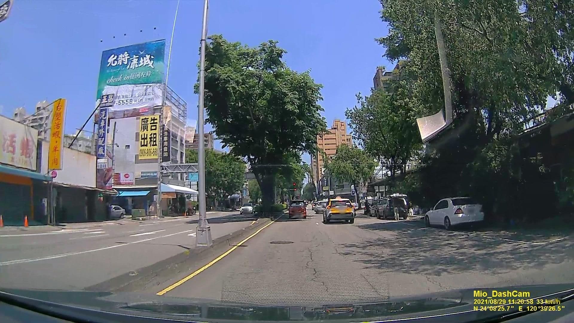 Street view near 松之阁, Taichung — © littlebtc (CC BY-SA · Mapillary)