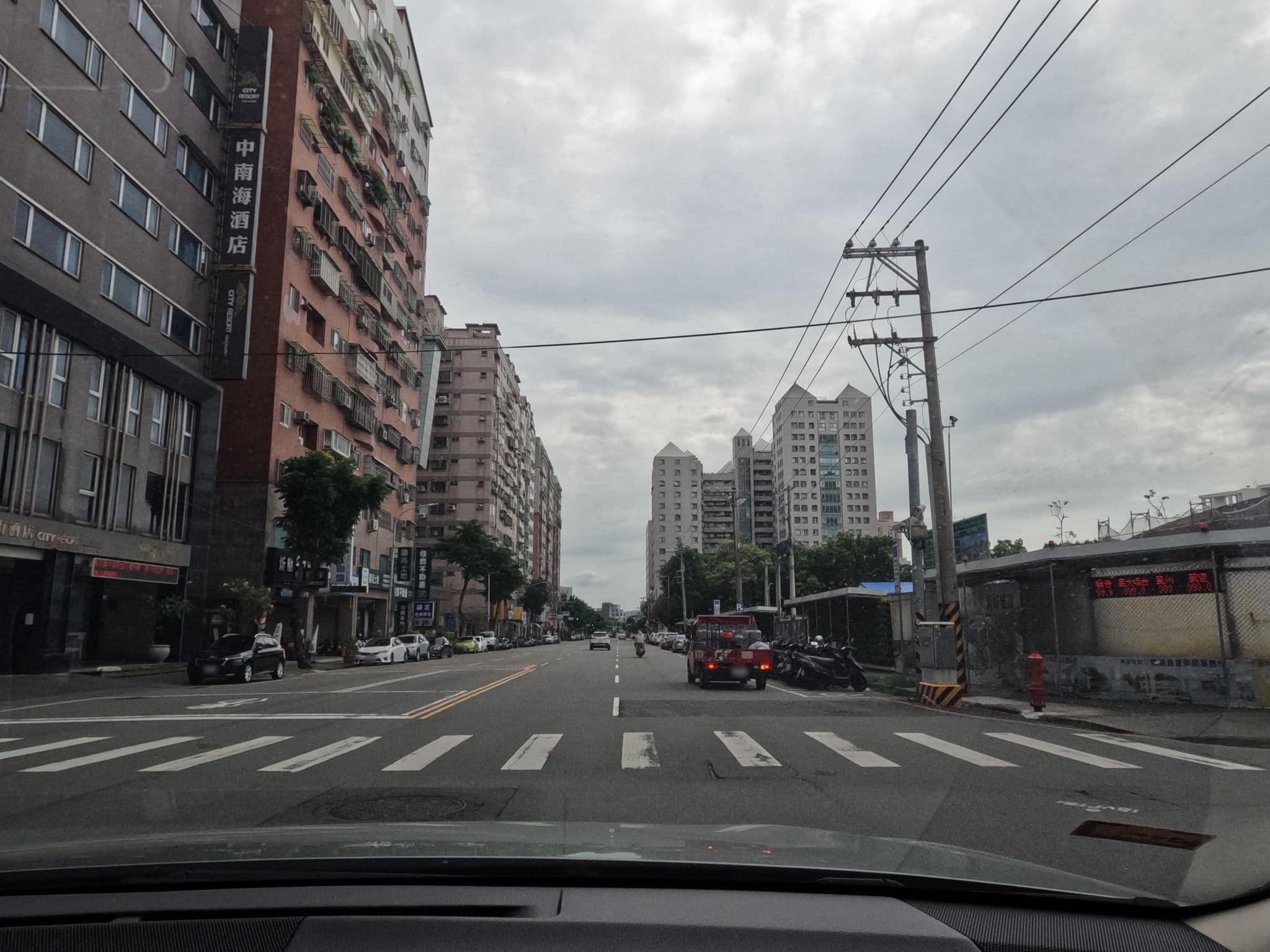 Street view near 中南海酒店, Taichung — © littlebtc (CC BY-SA · Mapillary)