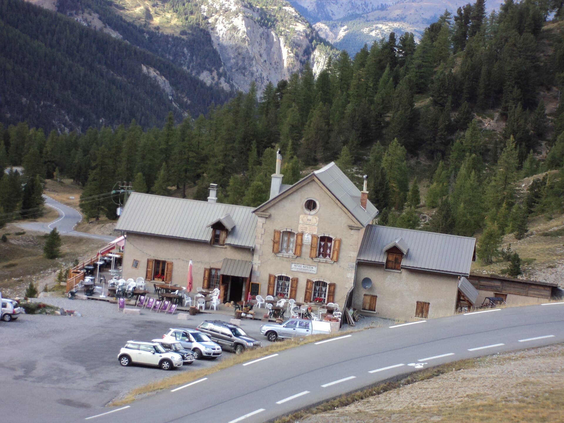 Refuge Napoléon (via Wikimedia Commons, Public domain)