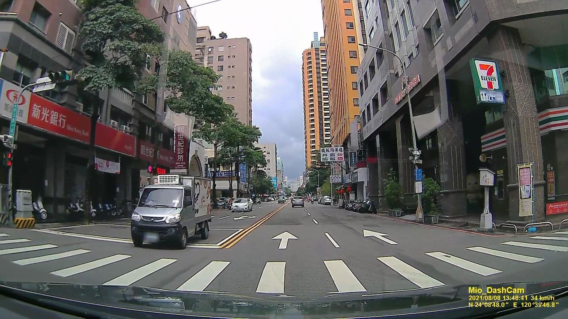 Street view near 晶品大飯店 Jin Pin Hotel, Taichung — © littlebtc (CC BY-SA · Mapillary)