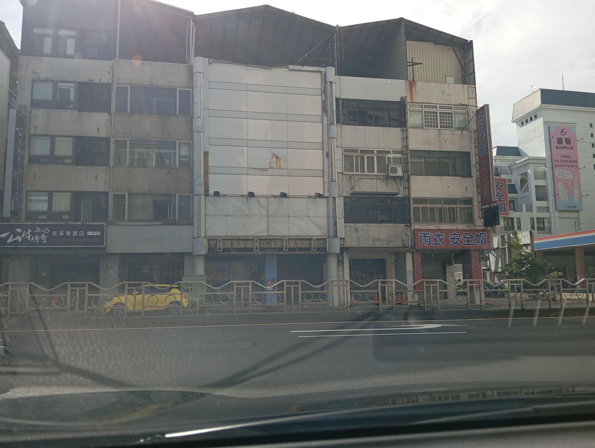 Street view near I-go go, Taichung — © hcyen (CC BY-SA · Mapillary)