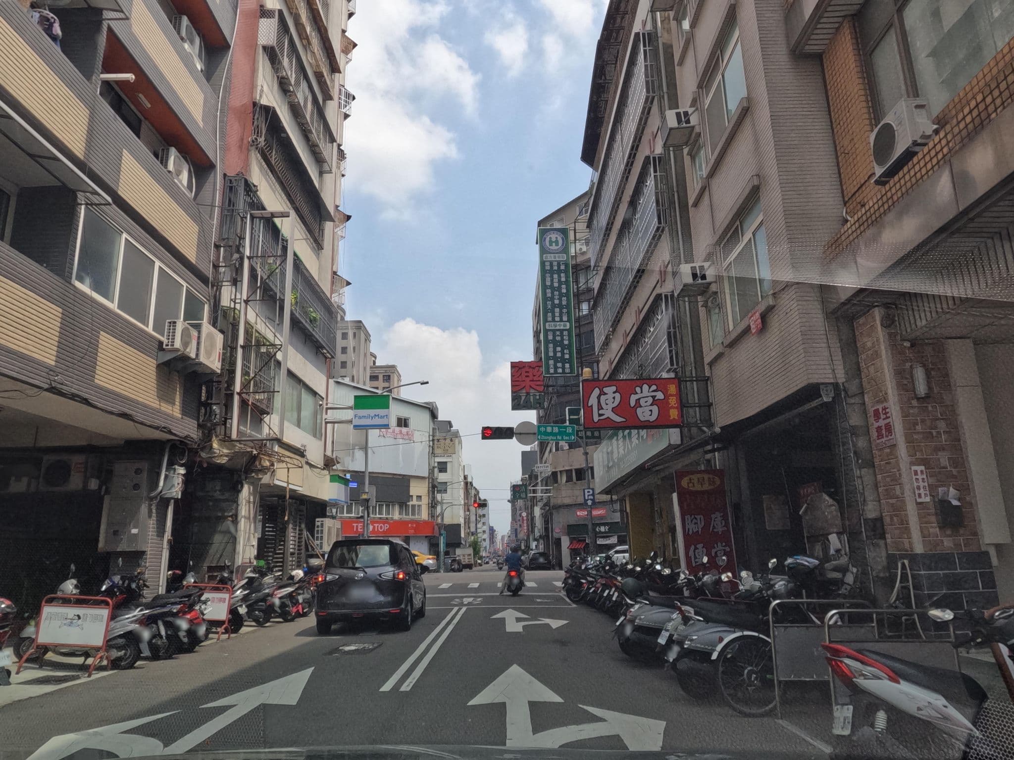Street view near 金座大飯店 King Set Hotel, Taichung — © littlebtc (CC BY-SA · Mapillary)