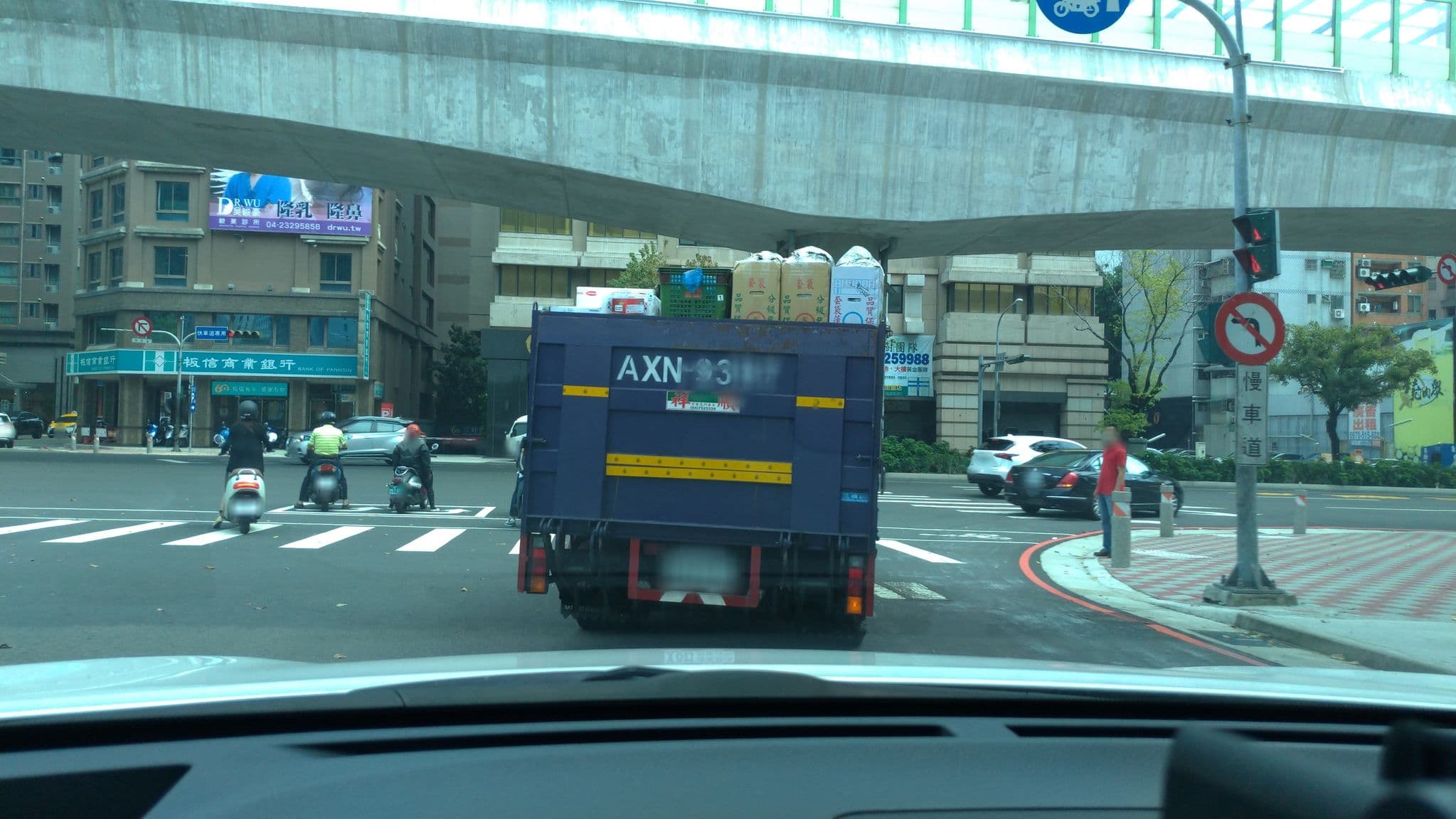 Street view near 三好行旅, Taichung — © pty11111 (CC BY-SA · Mapillary)