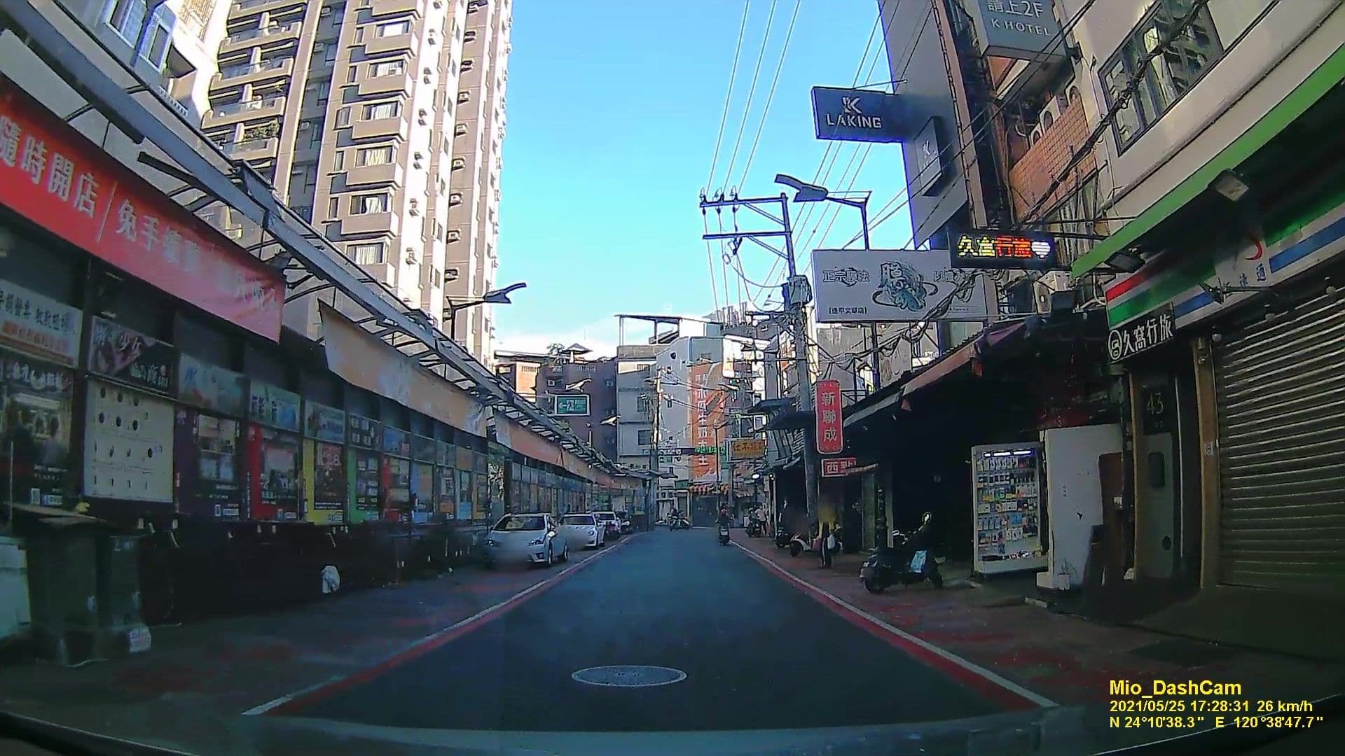 Street view near K Hotel 久窝旅店, Taichung — © littlebtc (CC BY-SA · Mapillary)