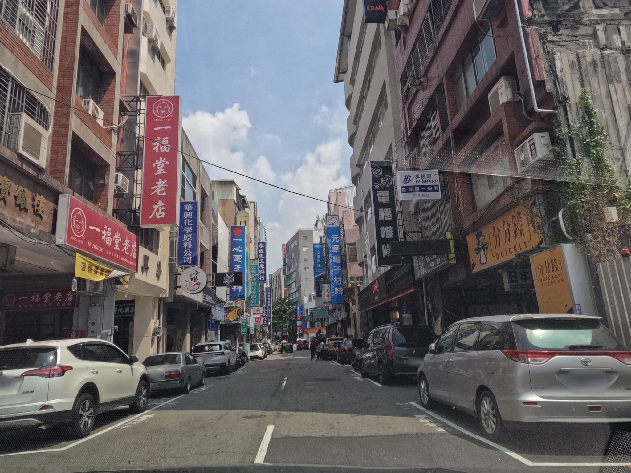 Street view near 悦樂旅店, Taichung — © littlebtc (CC BY-SA · Mapillary)